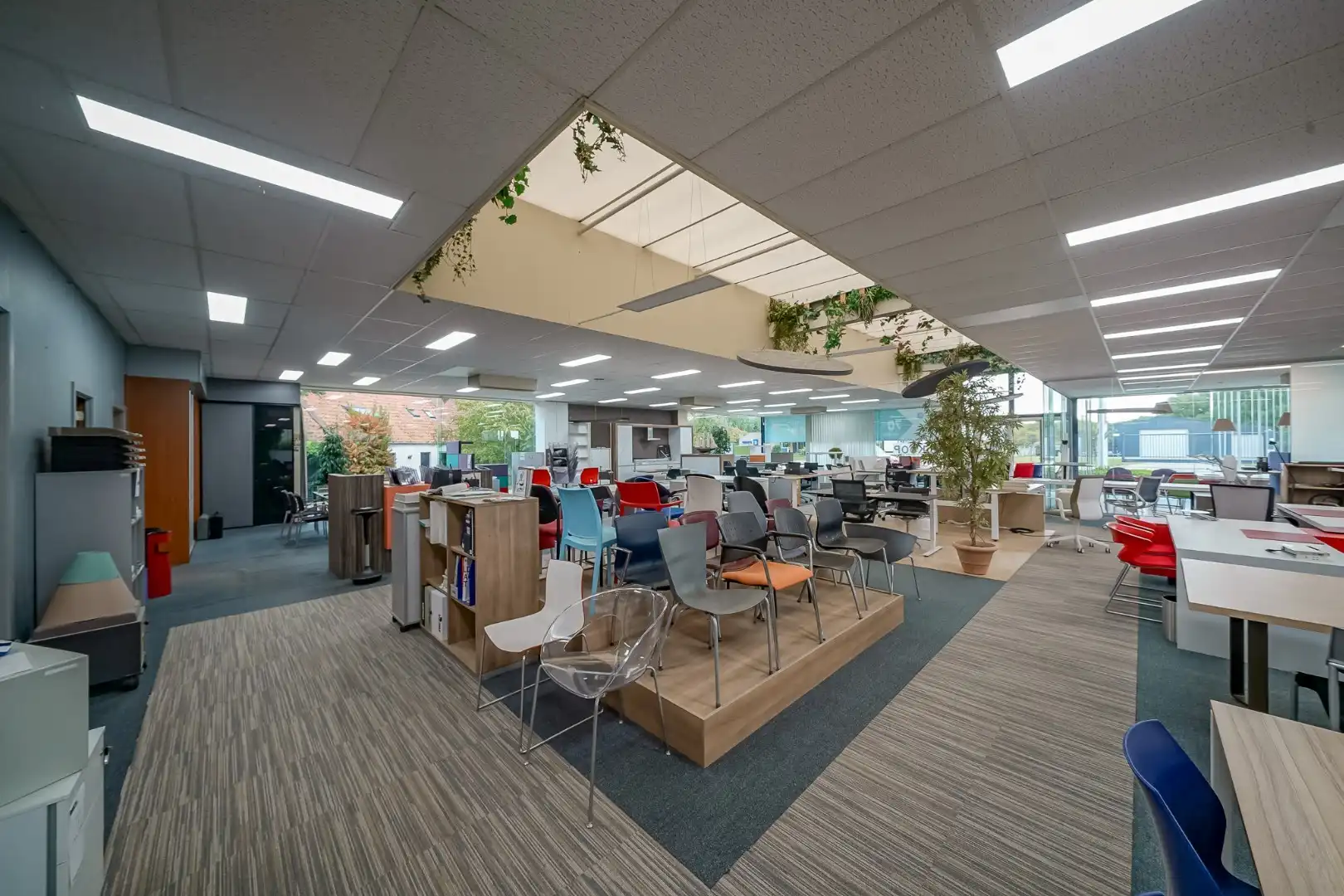 Winkelruimte met magazijn en woonst te Oostende foto 6