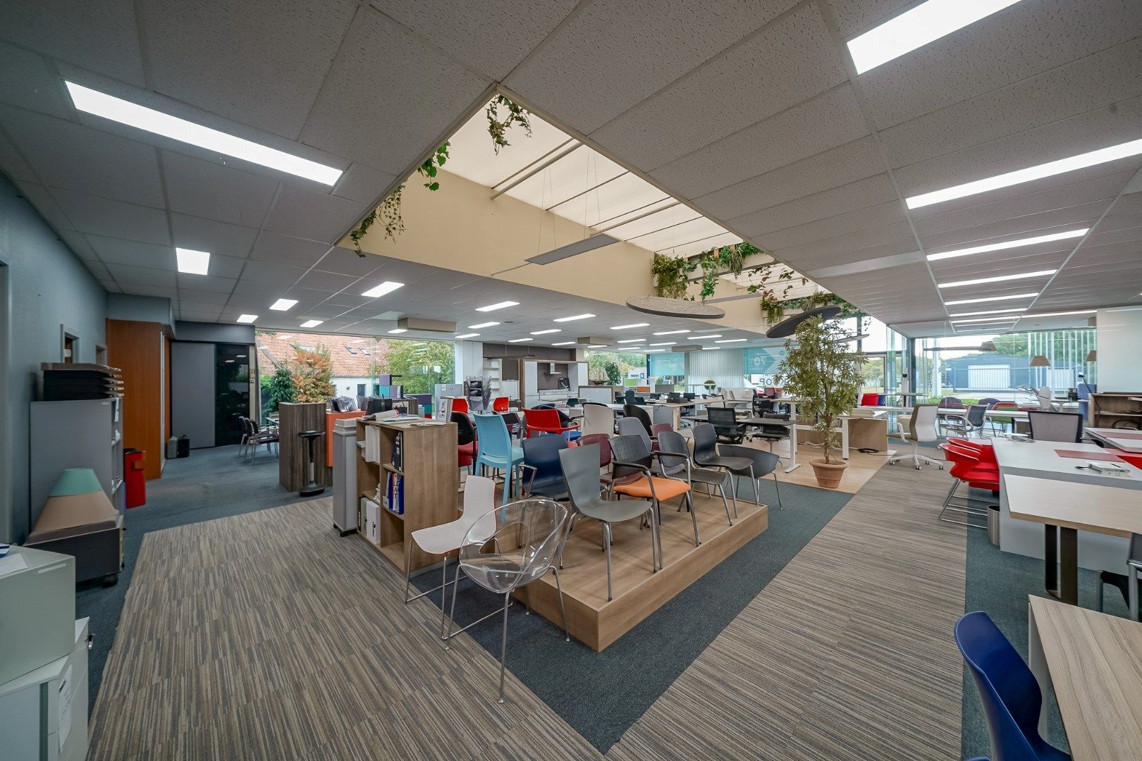 Winkelruimte met magazijn en woonst te Oostende foto 6