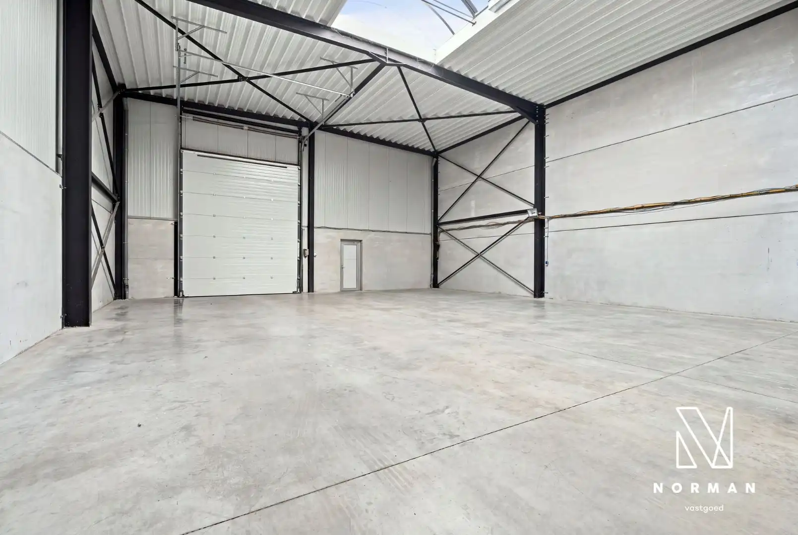 Bedrijfswoning op 1186 m² met luxueuze woonst. foto 7