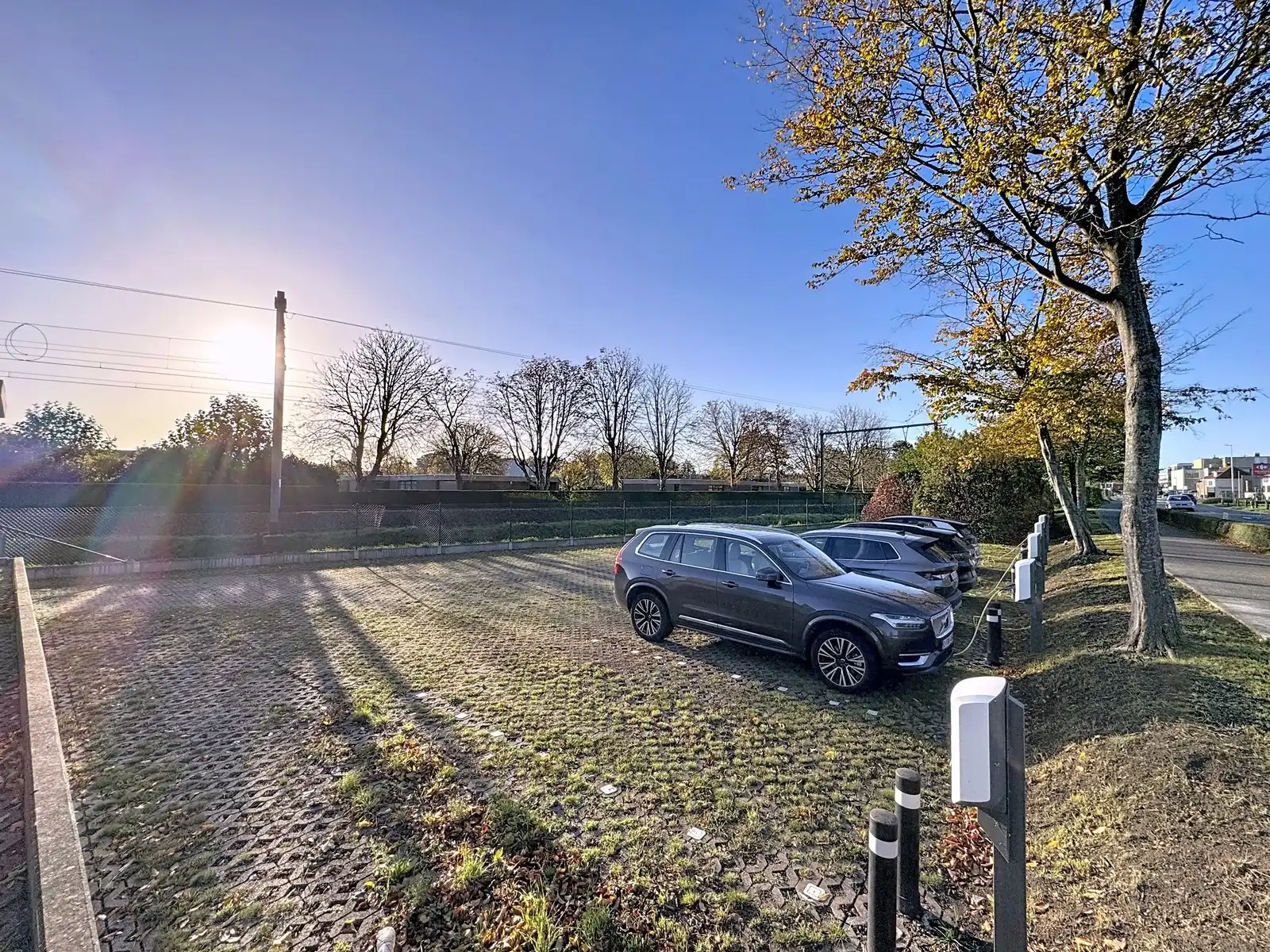 Exclusieve KANTOORRUIMTE (380 m²) met UITSTRALING op toplocatie (op 500m van autosnelwegen), voorzien van modern comfort en maximale zichtbaarheid te Loppem! foto 18