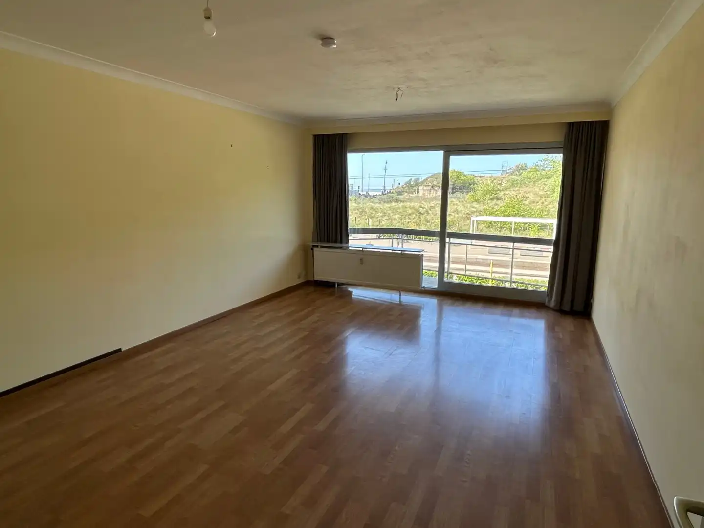 Ongemeubileerde studio met private garagebox en kelderberging foto 2