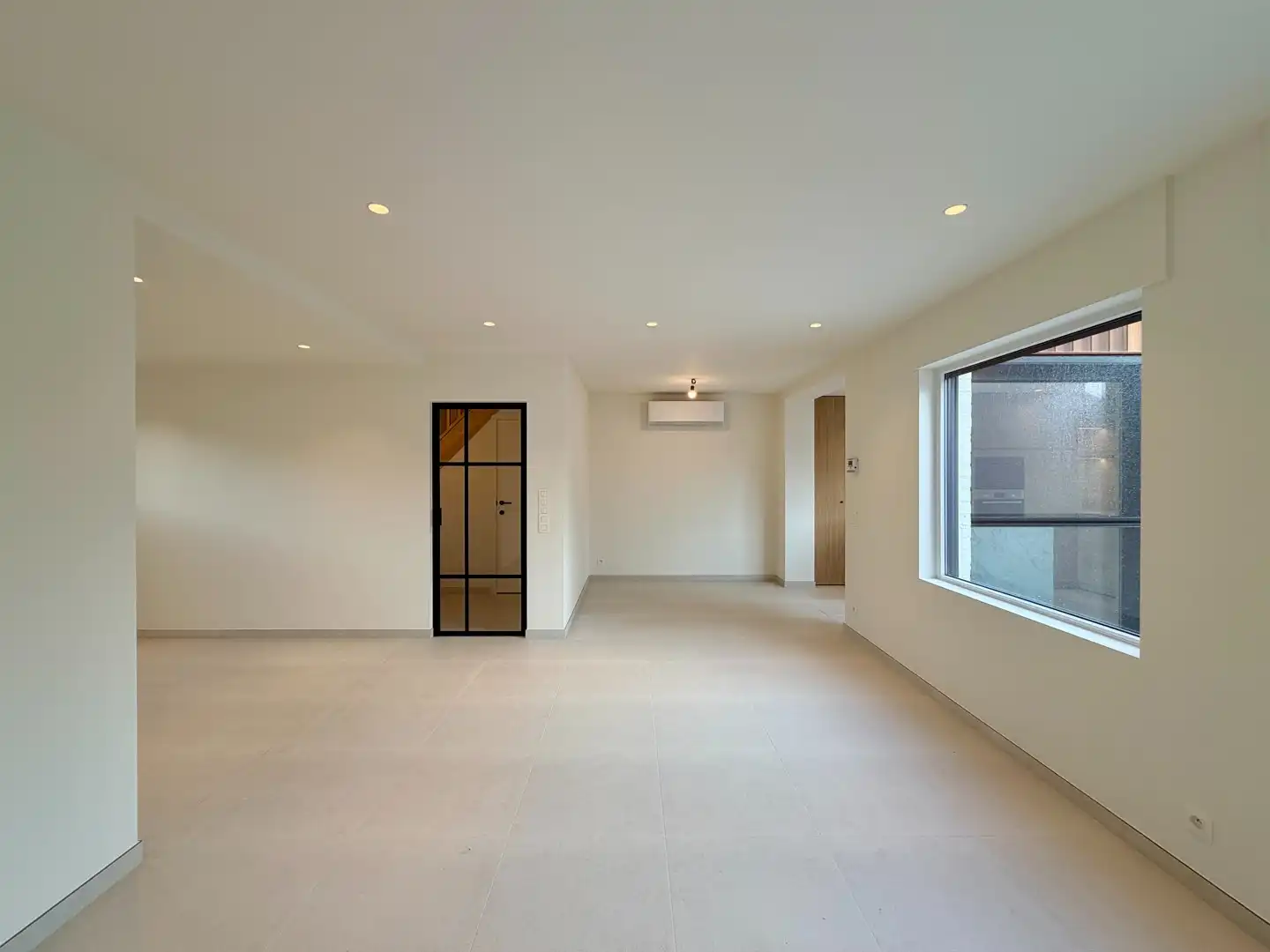 Volledig gerenoveerde woning met 3 slaapkamers en tuin te Izegem! foto {{pictureIndex}}