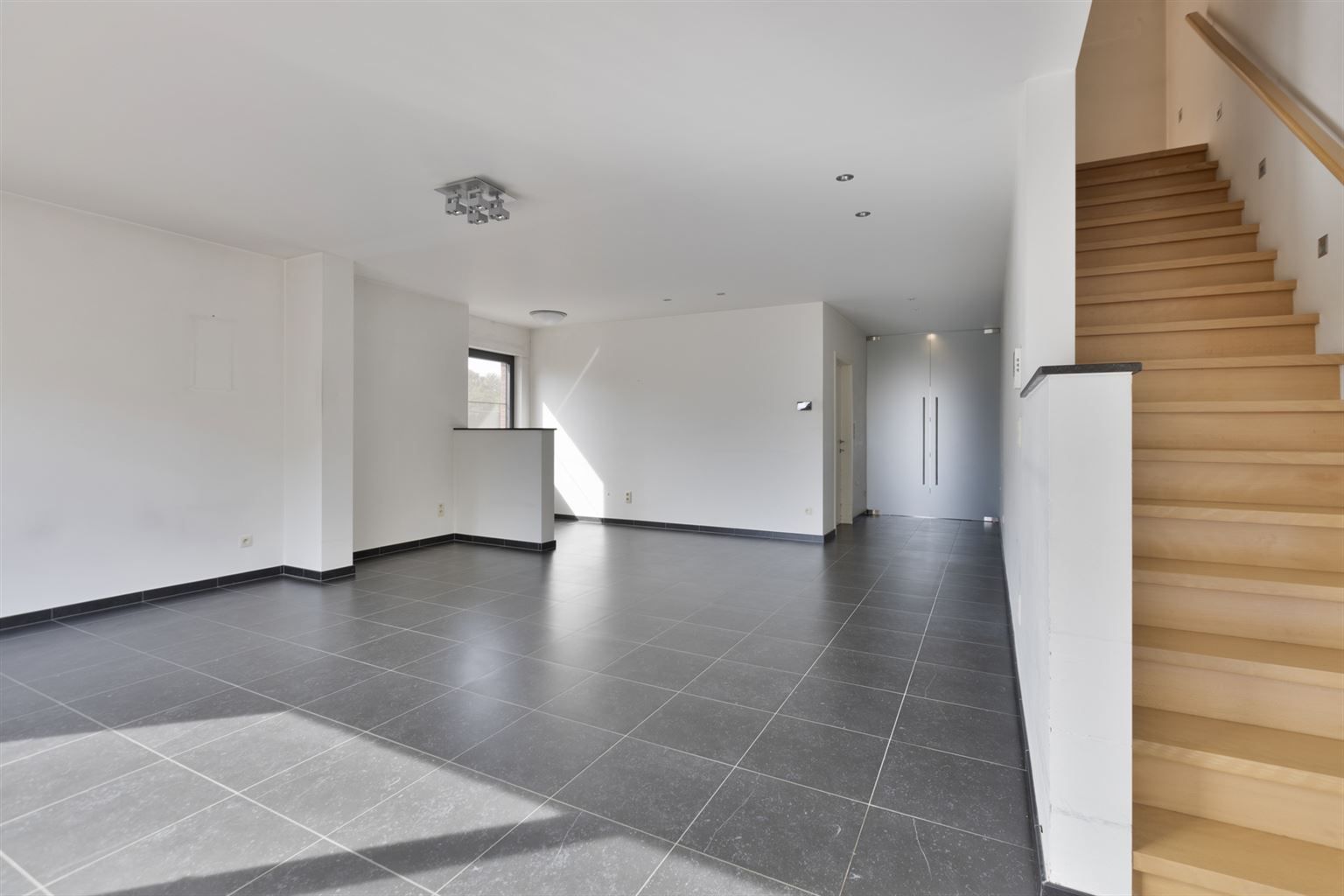 Instapklare, vrijstaande woning op 5a14ca. Voorzien van 4 slaapkamers en een inpandige garage op een rustige locatie in Kinrooi.  foto 6