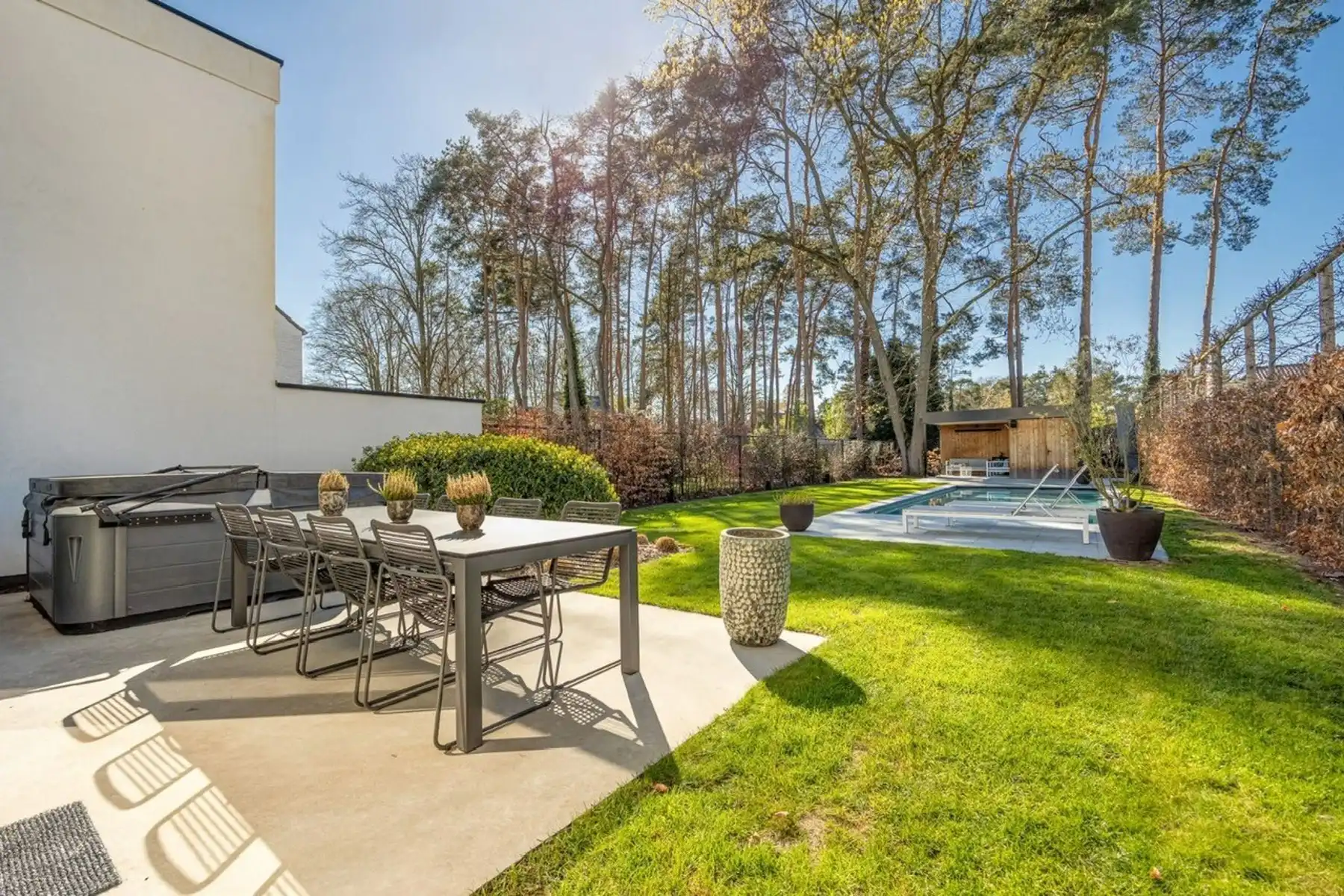 Recente halfopen BEN-woning met zwembad foto 8
