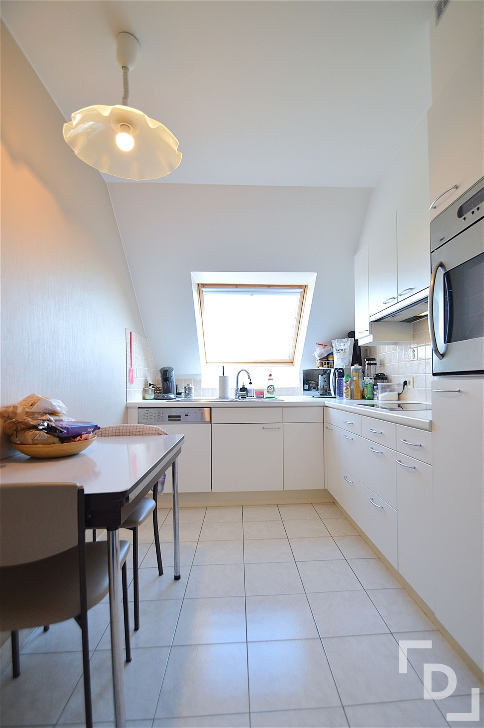 Rustig dakappartement met garage in centrum Poperinge foto 8