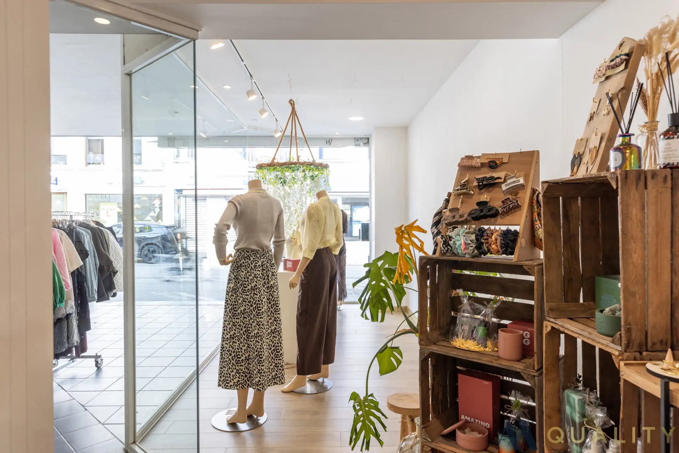 Handelspand met stockageruimte gelegen in het centrum van Bornem foto 5