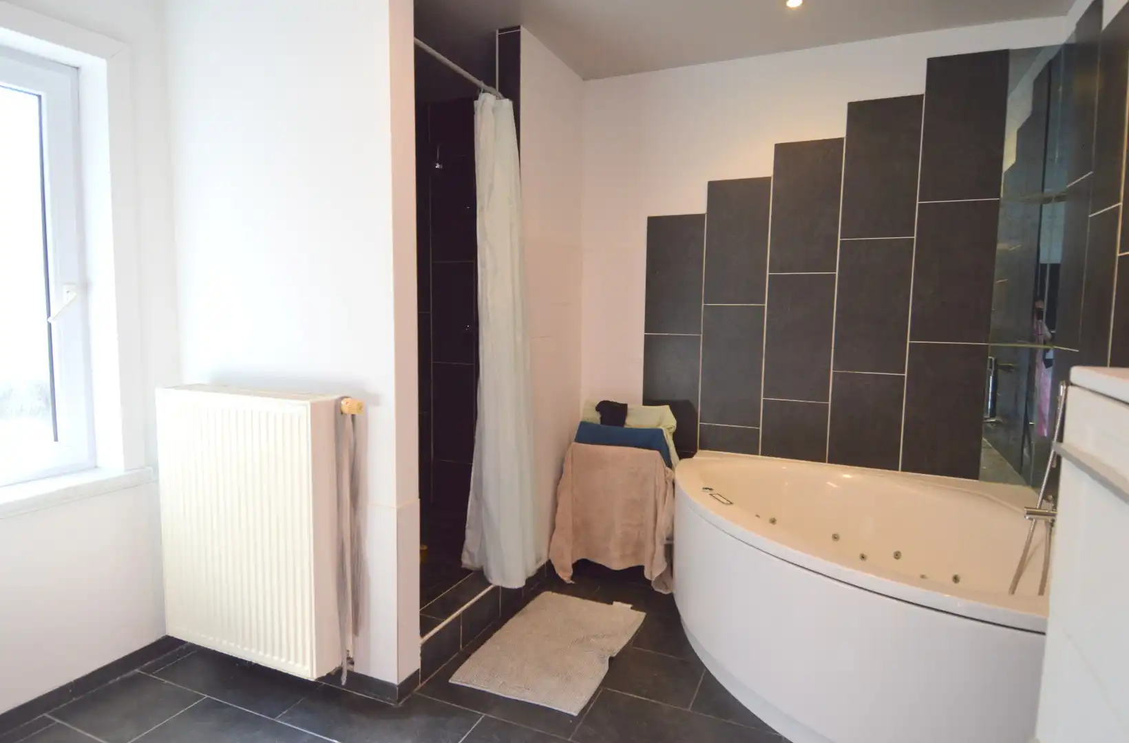 Gezinswoning met 3 slaapkamers en vlotte bereikbaarheid te Wevelgem foto 10