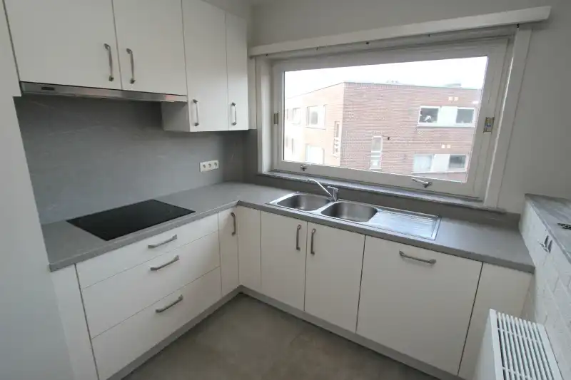 Volledig vernieuwd 2 slpk app.  in kleinschalige residentie foto 4