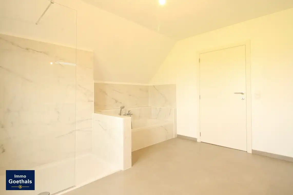 Ruime en recente pastoriewoning te huur in Zulte-Machelen foto 16