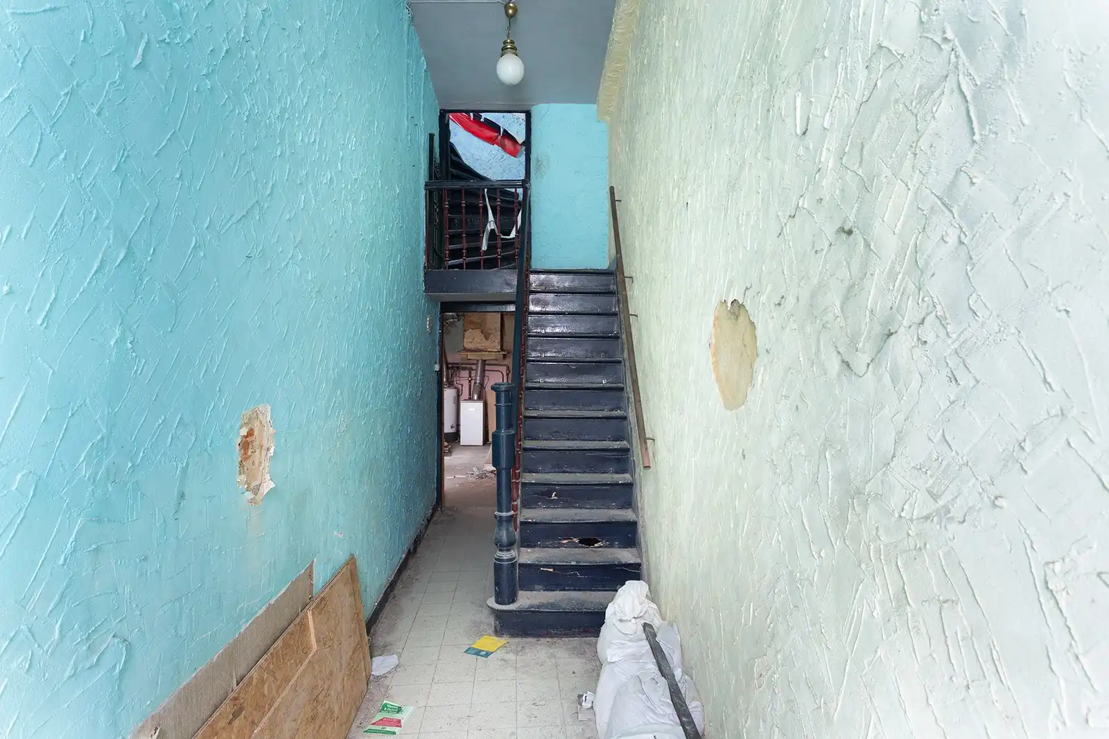 Ruime te renoveren woning met tuin en garage foto 2