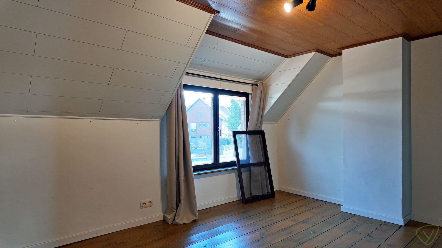 Gezellige stadswoning te huur met ruime garage en parking! foto 15