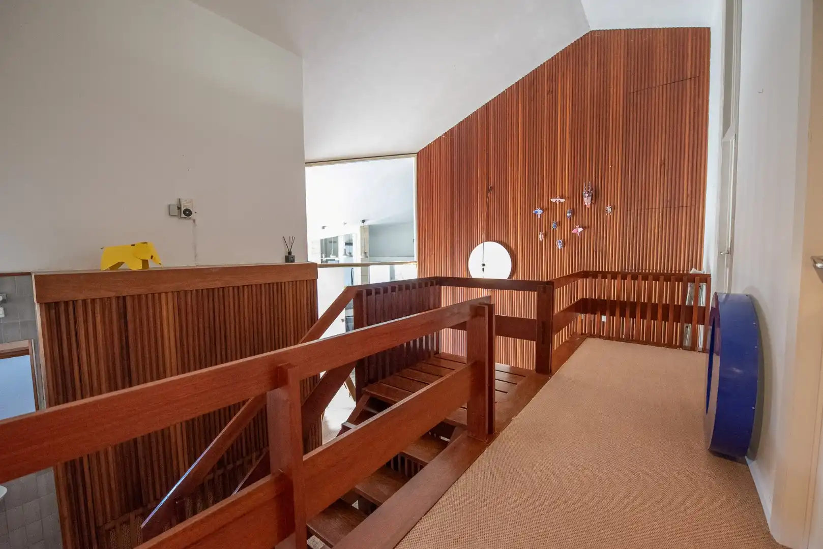 TE KOOP: Ruime architectenwoning in residentiële wijk 'De Piste'. Rustig, groen en zeer bereikbaar op een perceel van maar liefst 1800m²!  foto 8