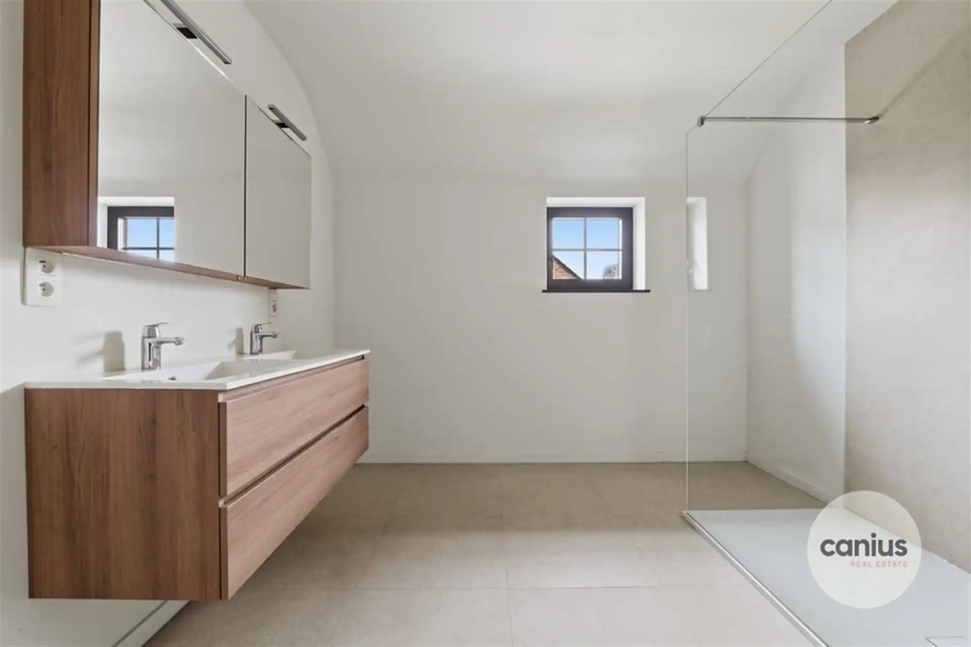 LANDELIJKE WONING MET 3 SLKS EN CARPORT foto 11