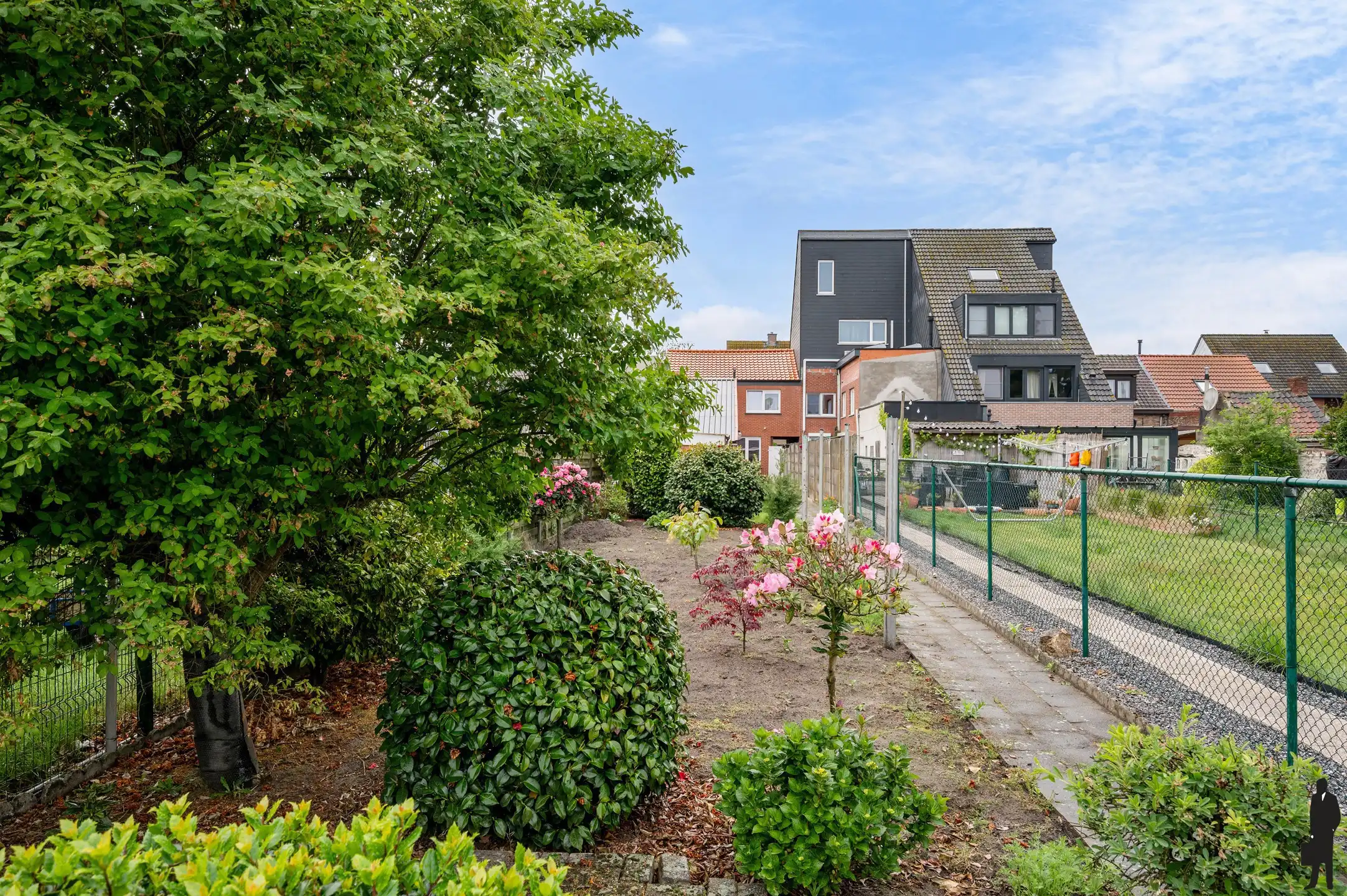 Charmante gerenoveerde rijwoning met zij-ingang en tuin in centrum Essen. foto 27