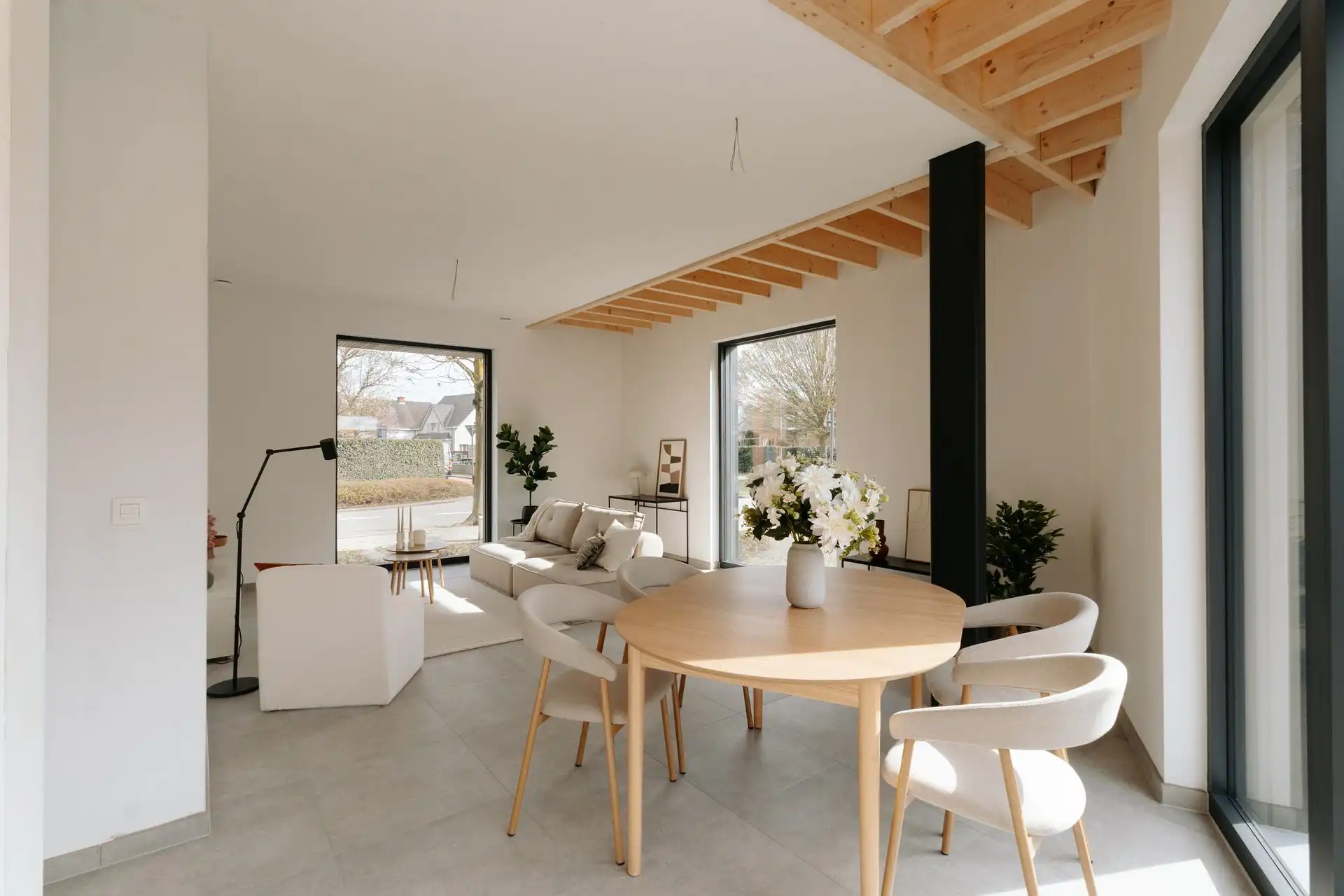 Nieuwbouwwoning met hoog wooncomfort op een centrale ligging foto 2