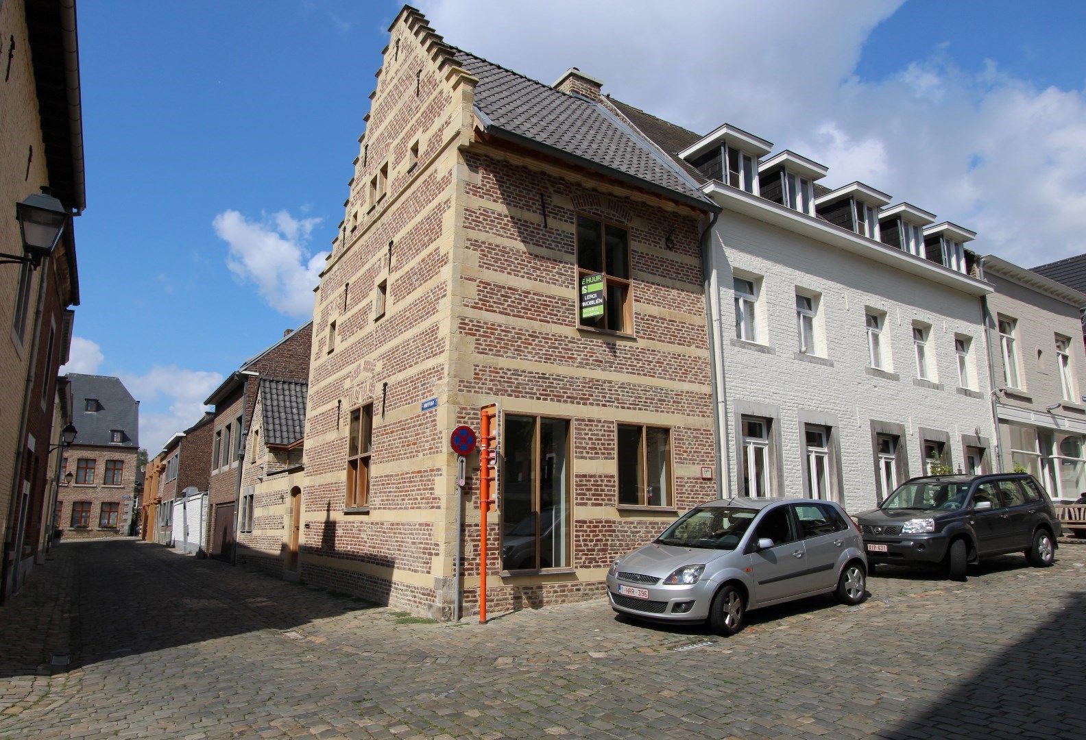 AUTHENTIEK GERESTAUREERDE STADSWONING IN HET BEGIJNHOF foto {{pictureIndex}}