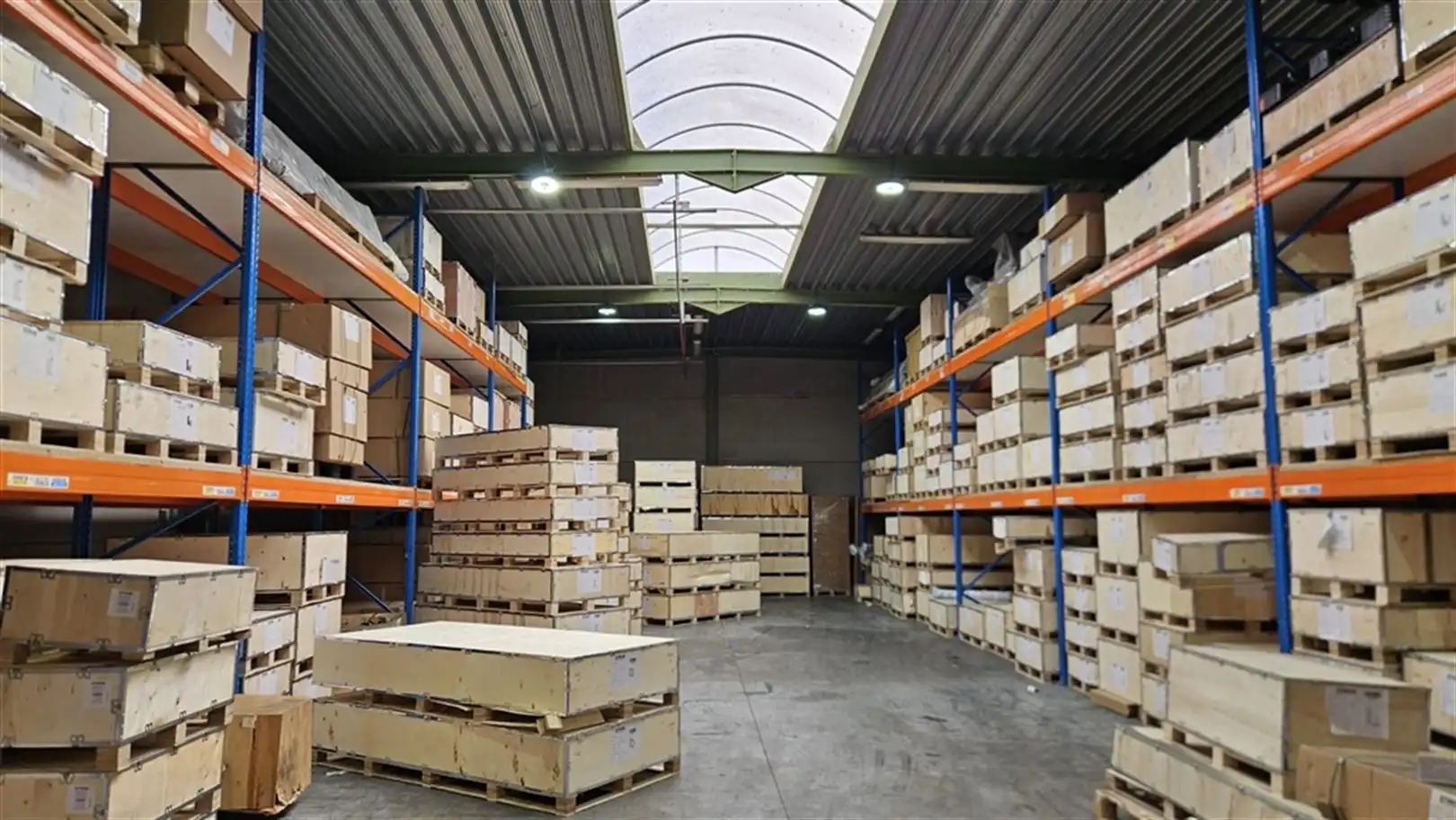 Magazijn met kantoren op toplocatie in Zwijnaarde foto 8