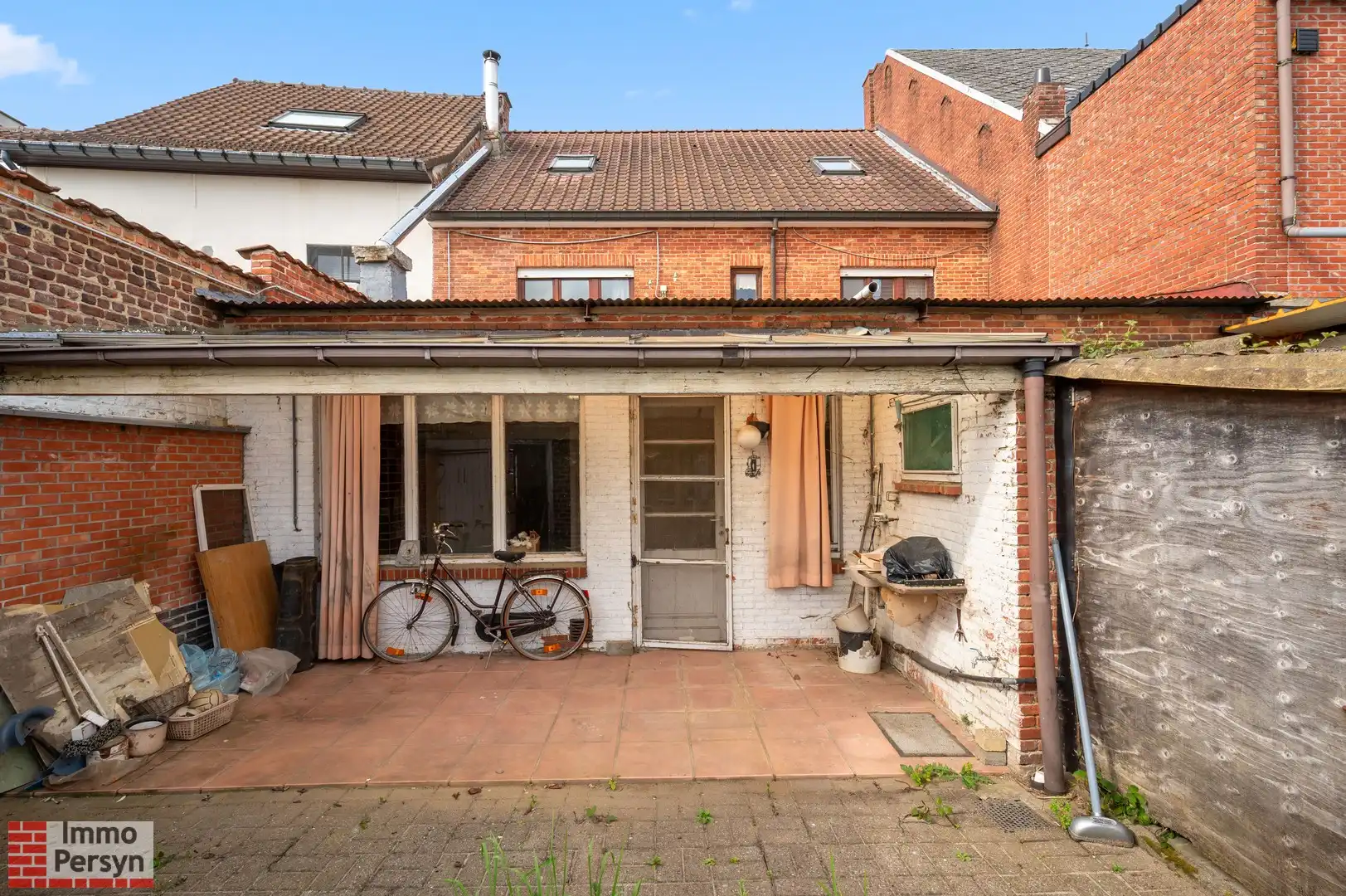Te renoveren woning met zuidtuin en achteringang met garages foto 19