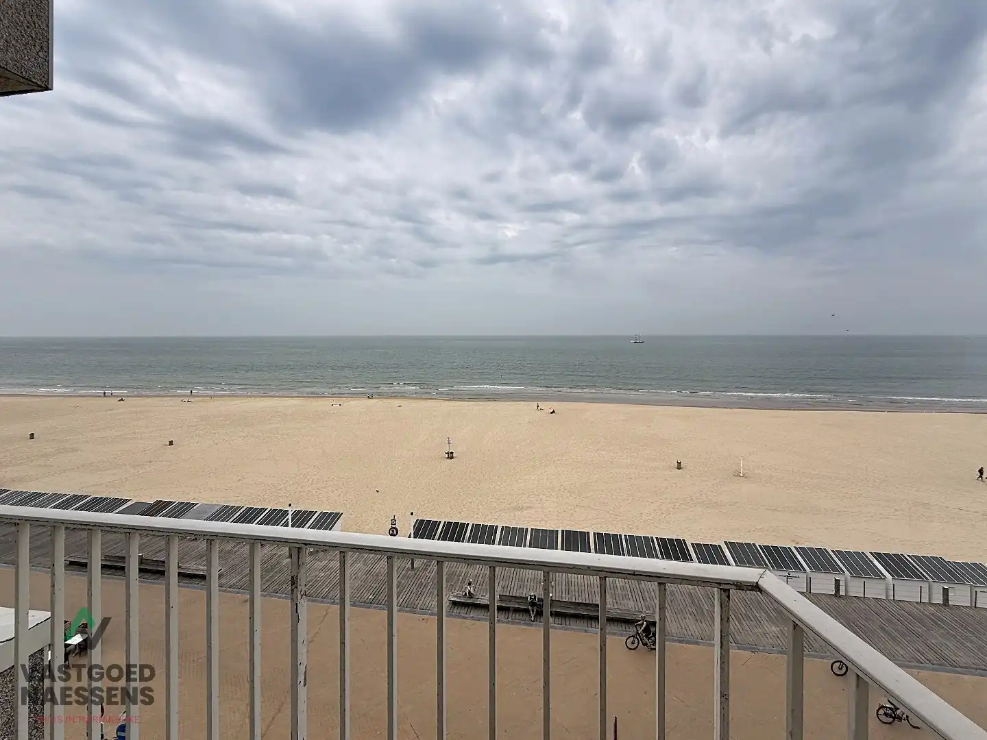 SCHITTEREND HOEK-APP MET ZICHT OP ZEE - 2 SLPK foto 3