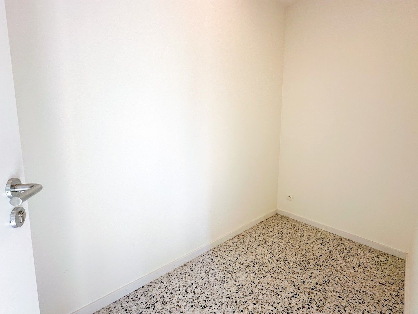 Uniek 2 slaapkamer nieuwbouwappartement te huur in het centrum van Sint-Niklaas foto 12
