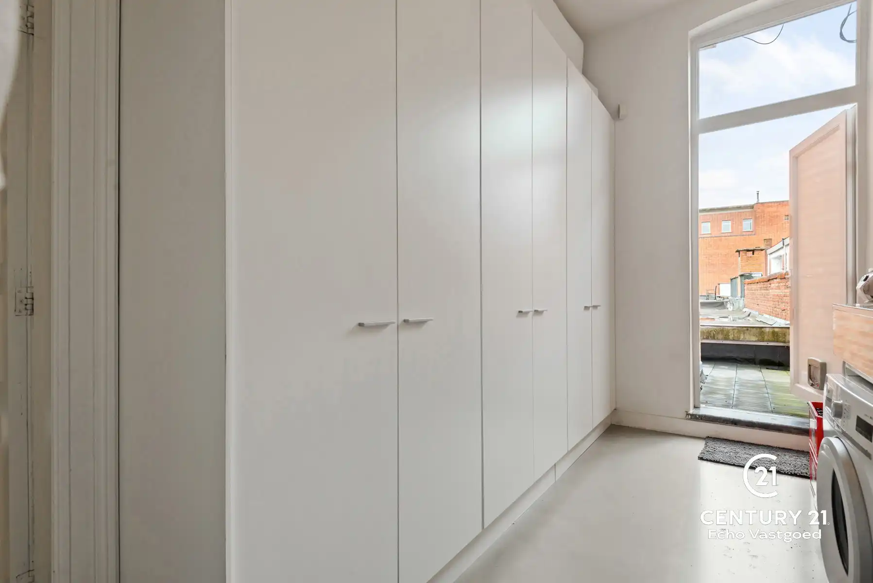 Groot handelspand met luxe duplexappartement en grote garage foto 24