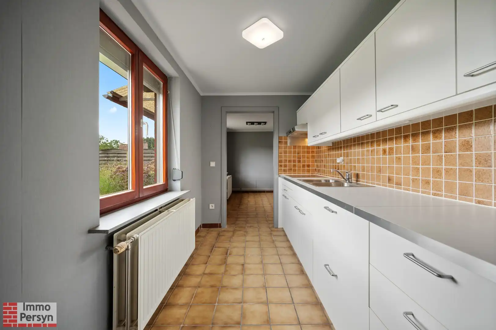 Vrijstaande bungalow met bijgebouw op een riant perceel foto 29