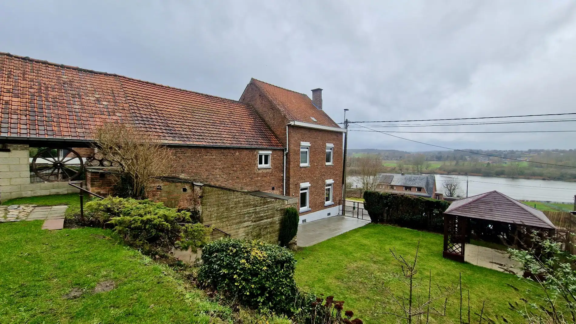 Vrijstaande woning met adembenemend zicht! foto {{pictureIndex}}