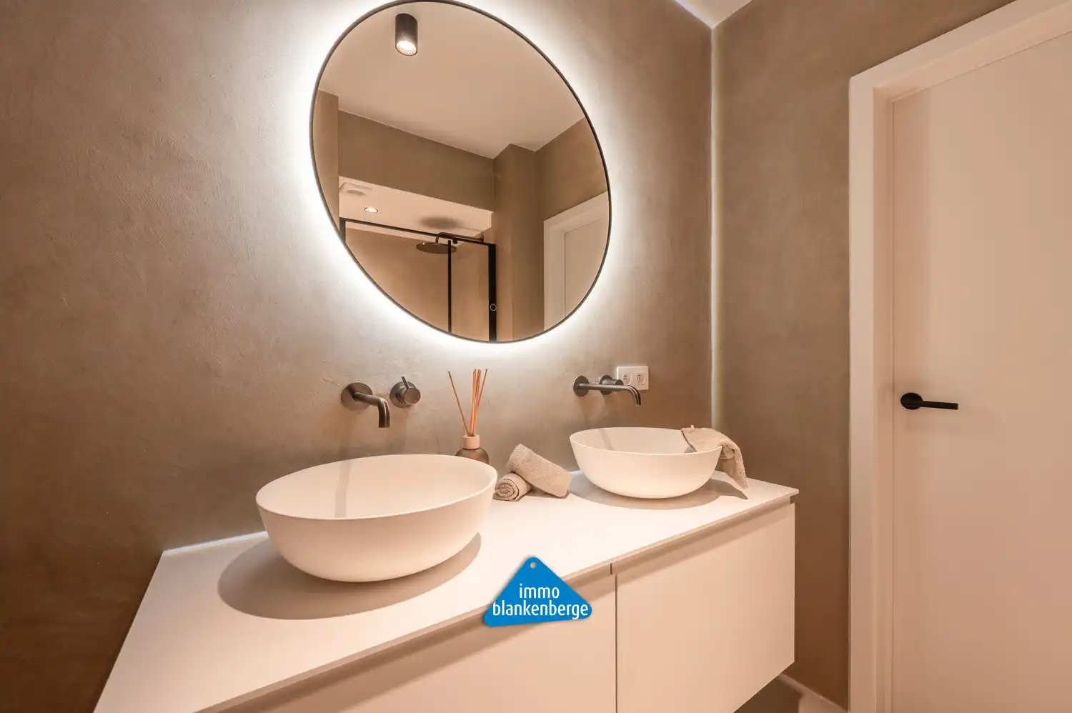 Luxueus appartement met 3 slaapkamers op de Zeedijk in Blankenberge met adembenemend zeezicht foto 18