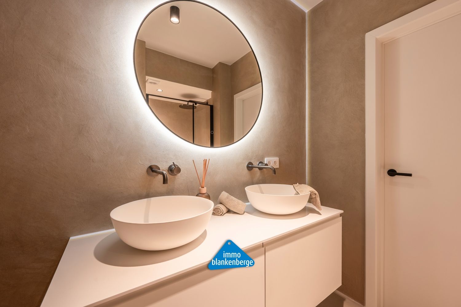 Luxeus appartement met 3 slaapkamers op de Zeedijk in Blankenberge met adembenemend zeezicht foto 18