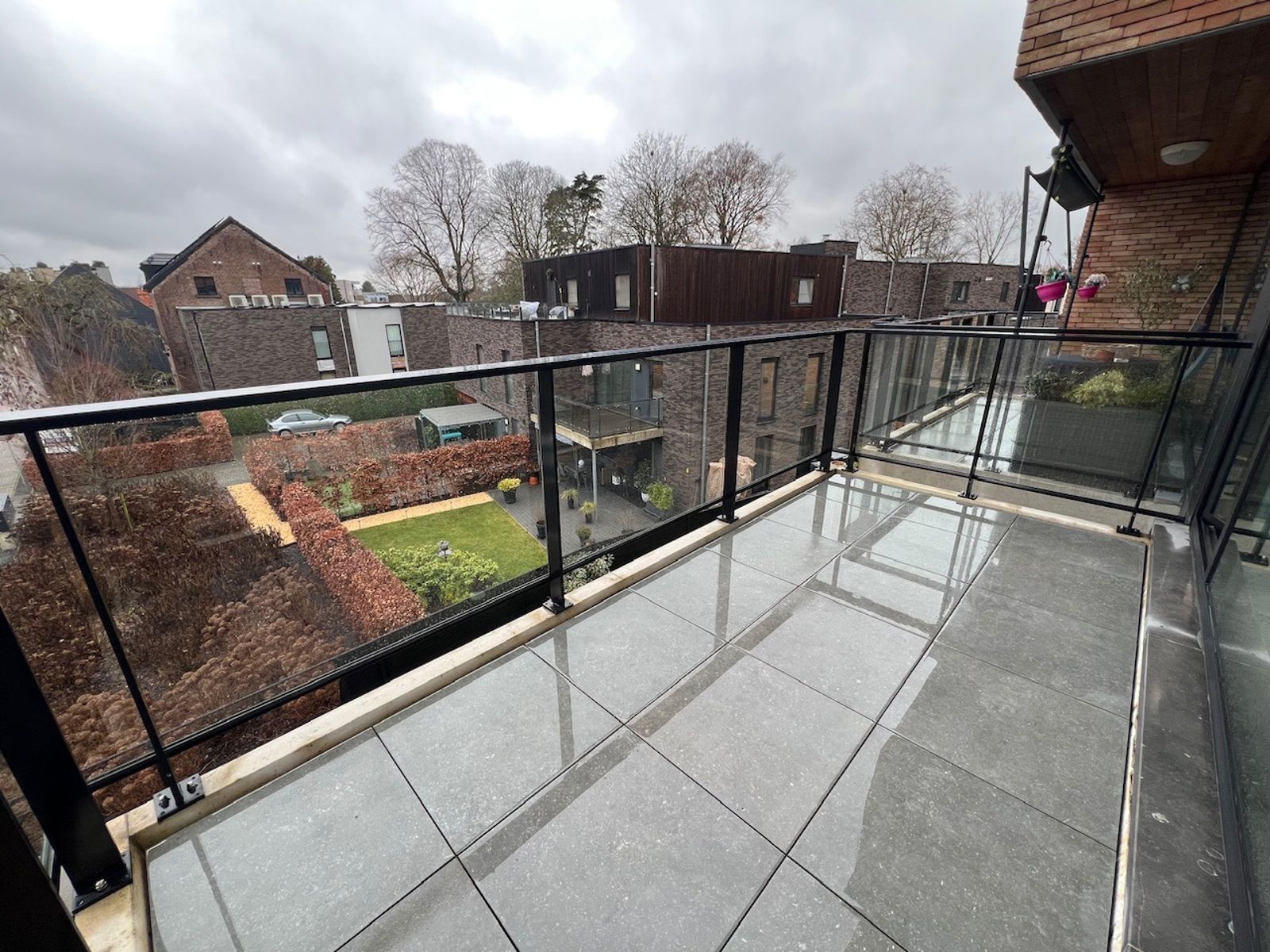 Recent dakapp met 2slpk, terras en parking foto 6