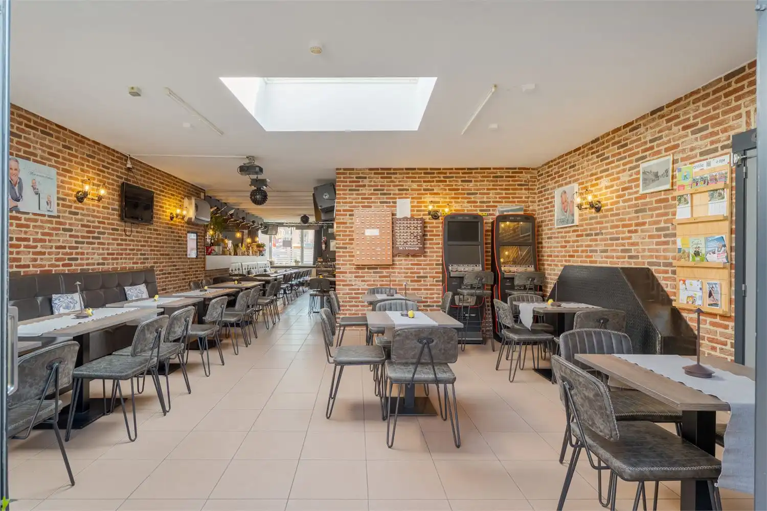 Instapklaar handelspand met woonst op toplocatie – horeca-inboedel inbegrepen! foto 5