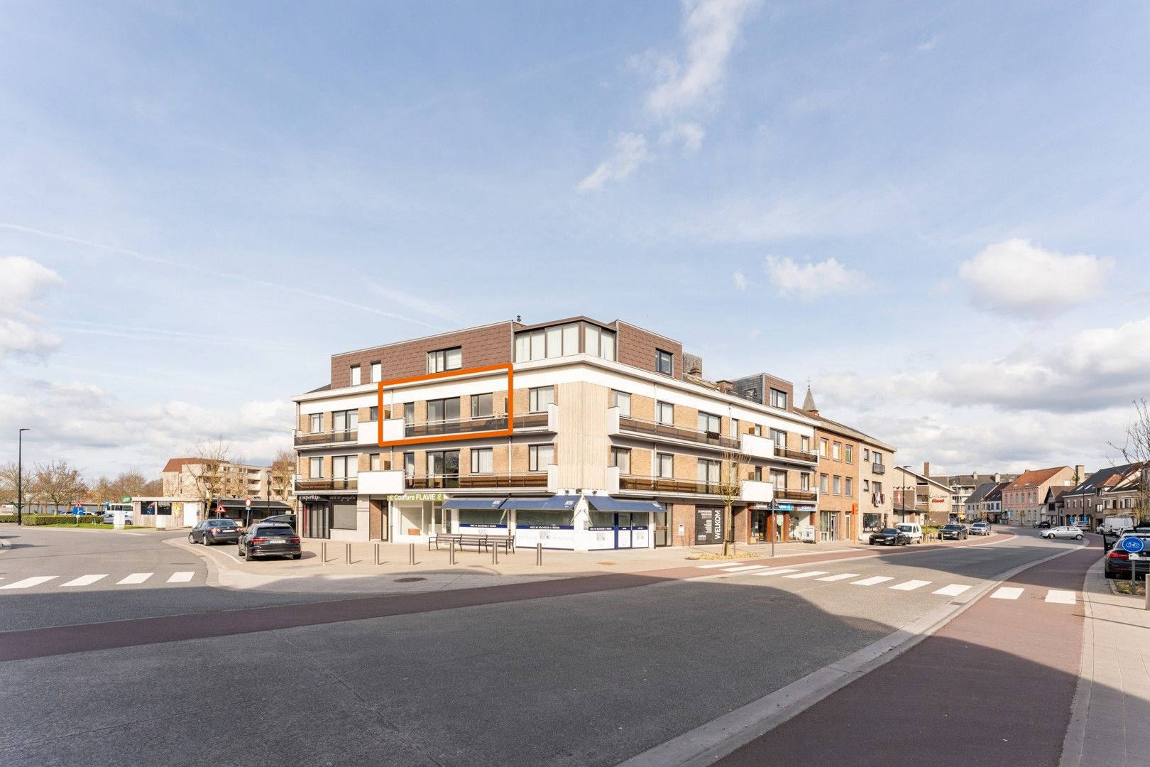 Instapklaar appartement met 2 slaapkamers op wandelafstand van de markt van Oostrozebeke! foto {{pictureIndex}}