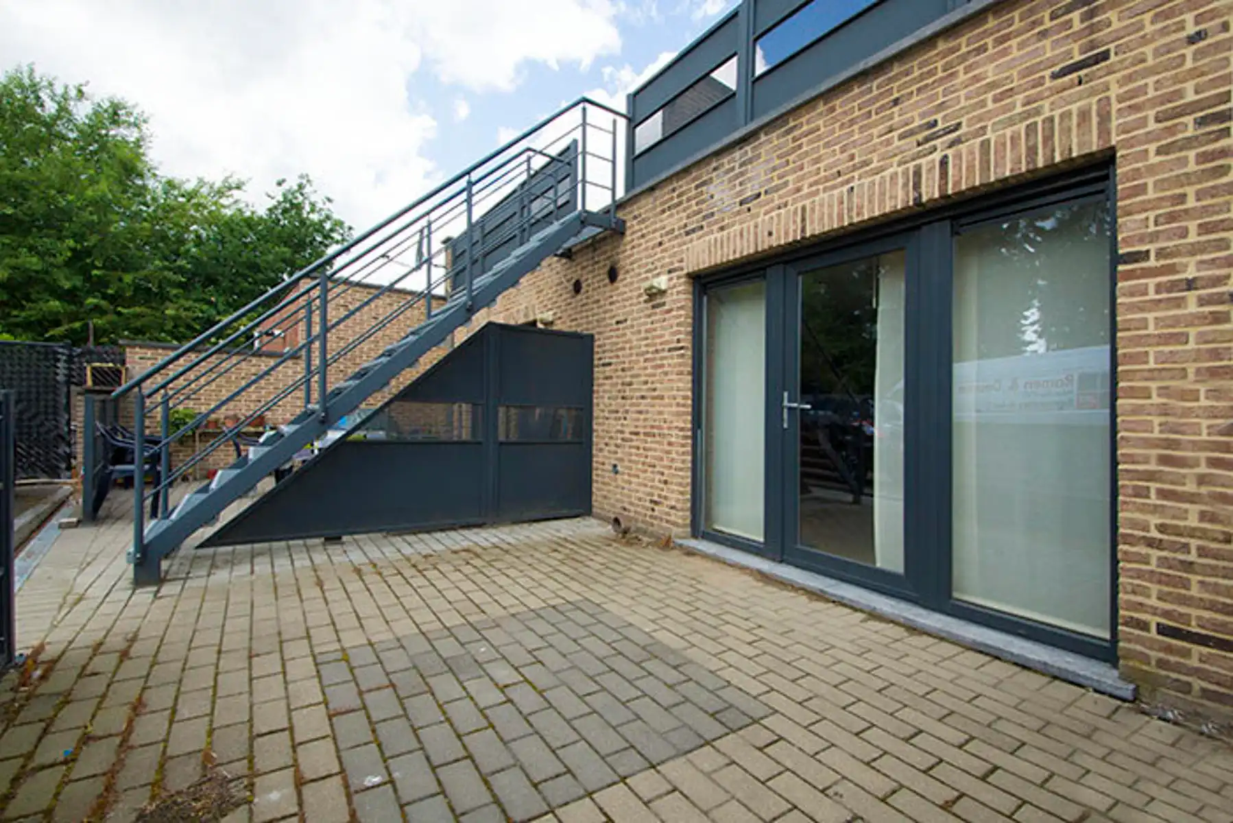 Gelijkvloers gelijkvloers appartement met terras. foto 11