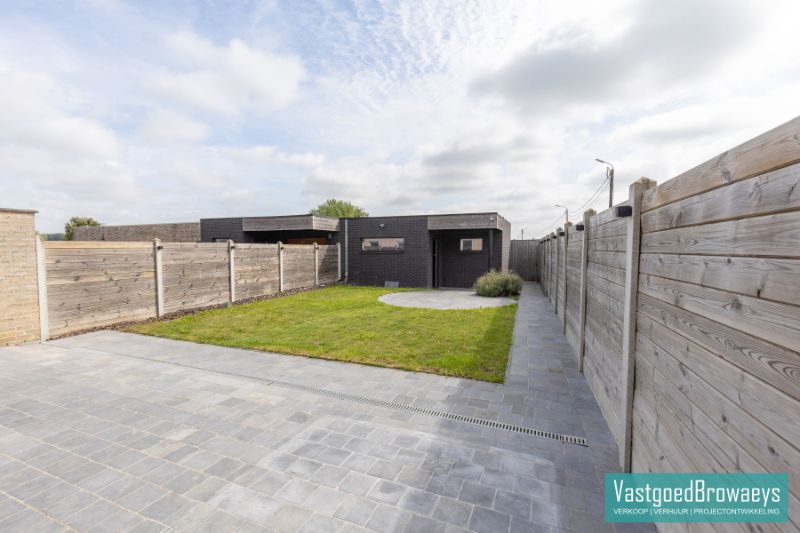 Instapklare woning met 4 slaapkamers, tuin & garage foto 2