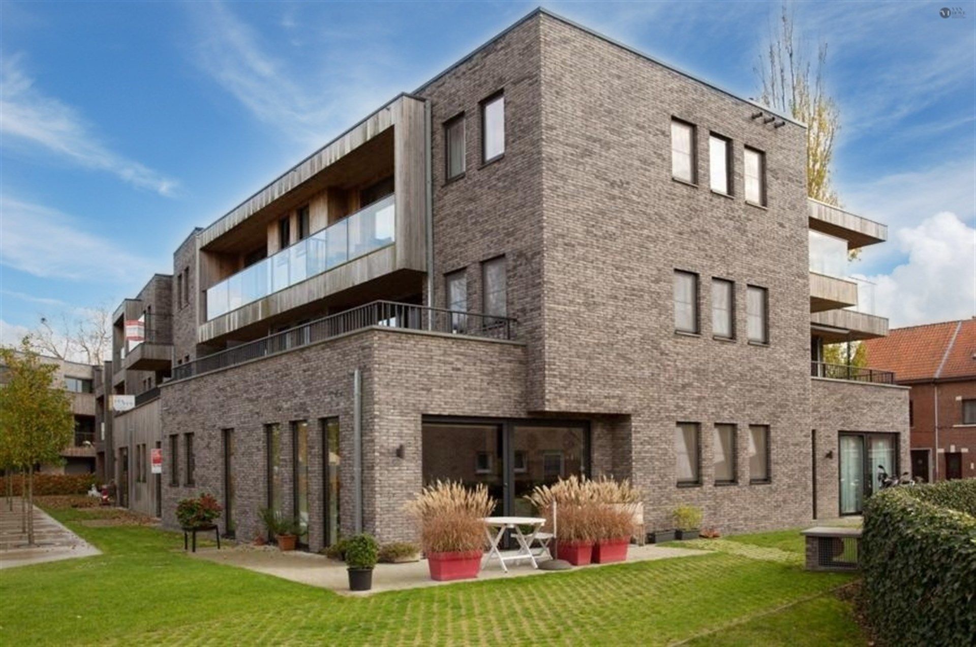 Moderne assistentiewoning met ondergrondse autostaanplaats foto 10