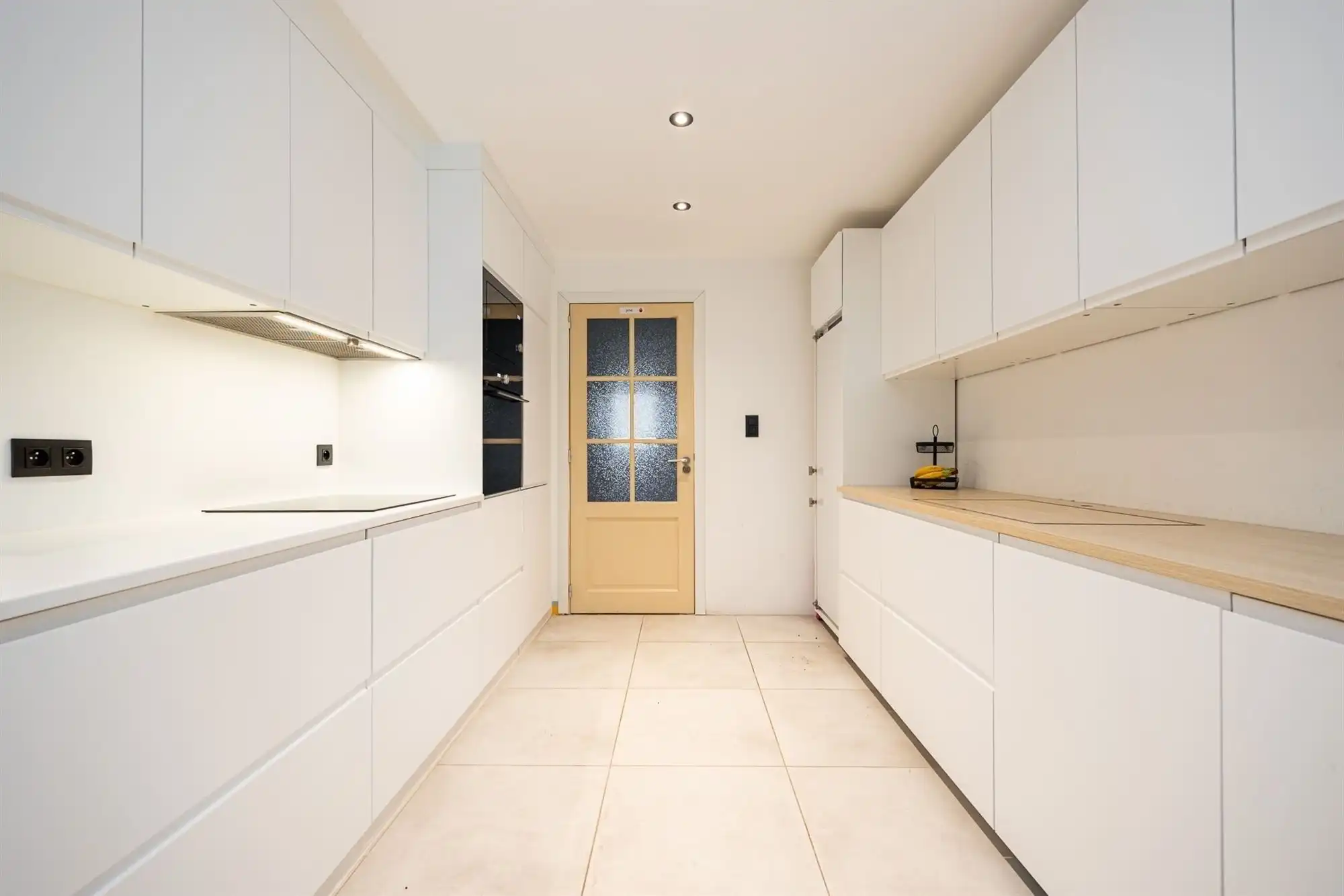 Ruime moderne woning met royale tuin  foto 6