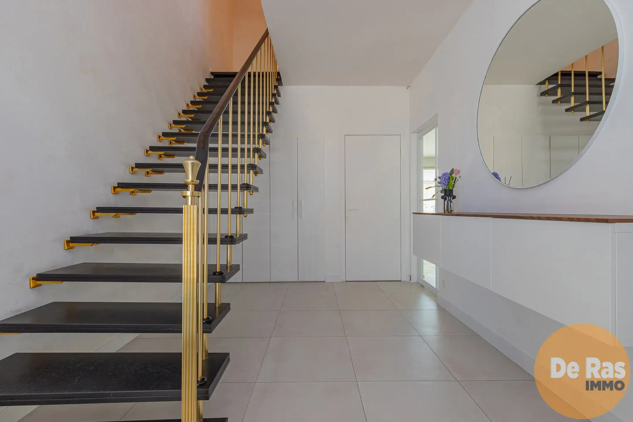 WICHELEN - Exclusief gerenoveerde woning met 4 slaapkamers foto 3