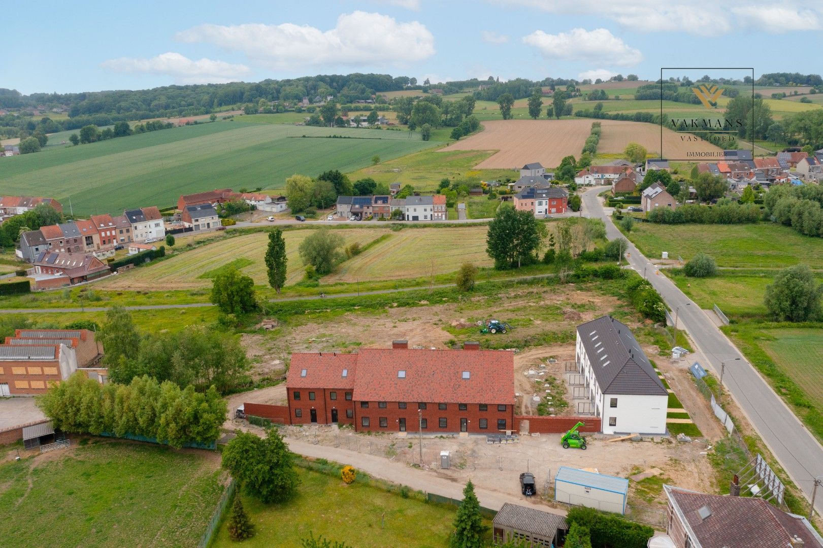 Een landelijke nieuwbouwwoning met zichten op de heuvels foto 2