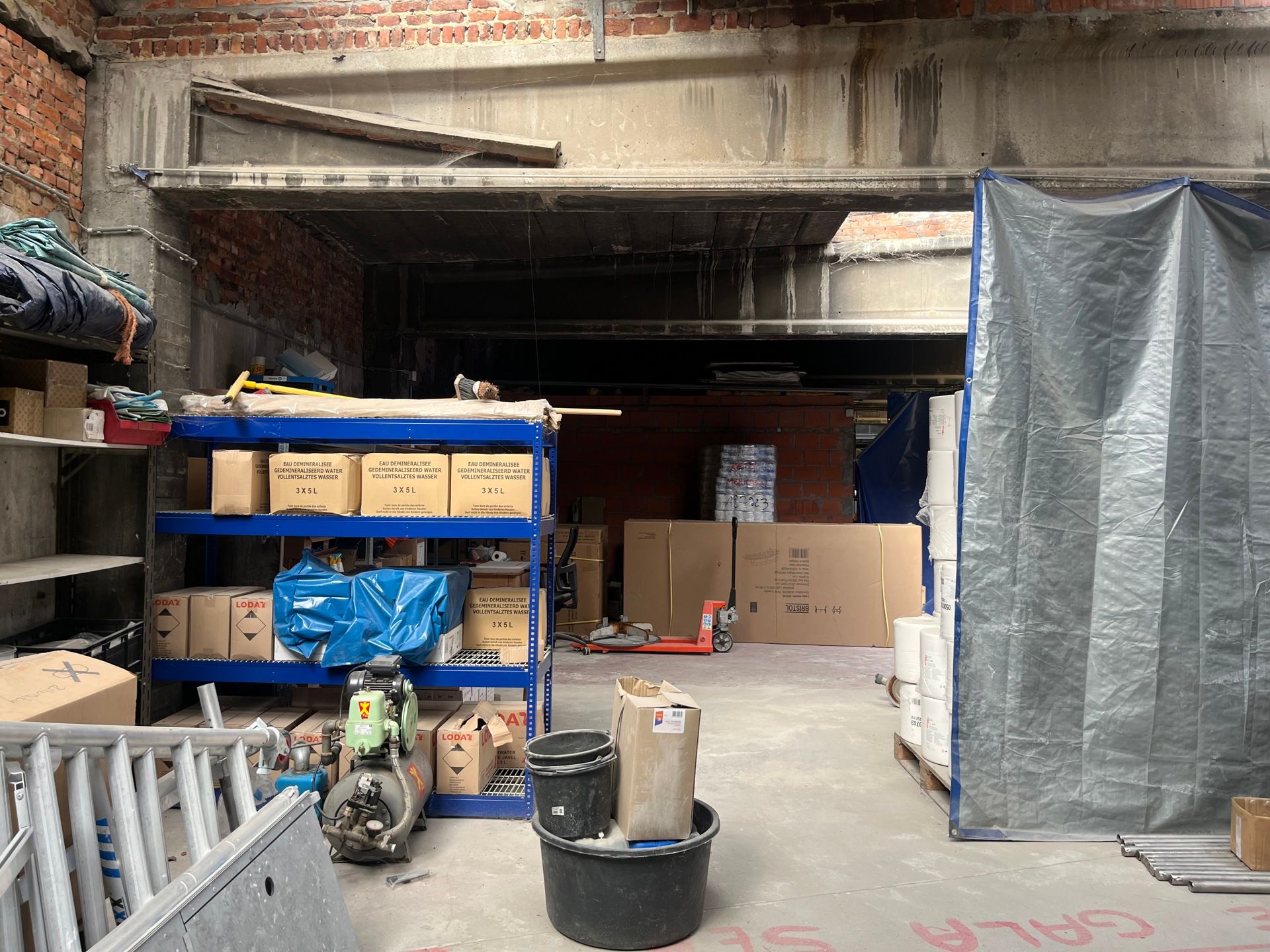 Afscheidbaar magazijn van 235m² op top ligging! foto 14