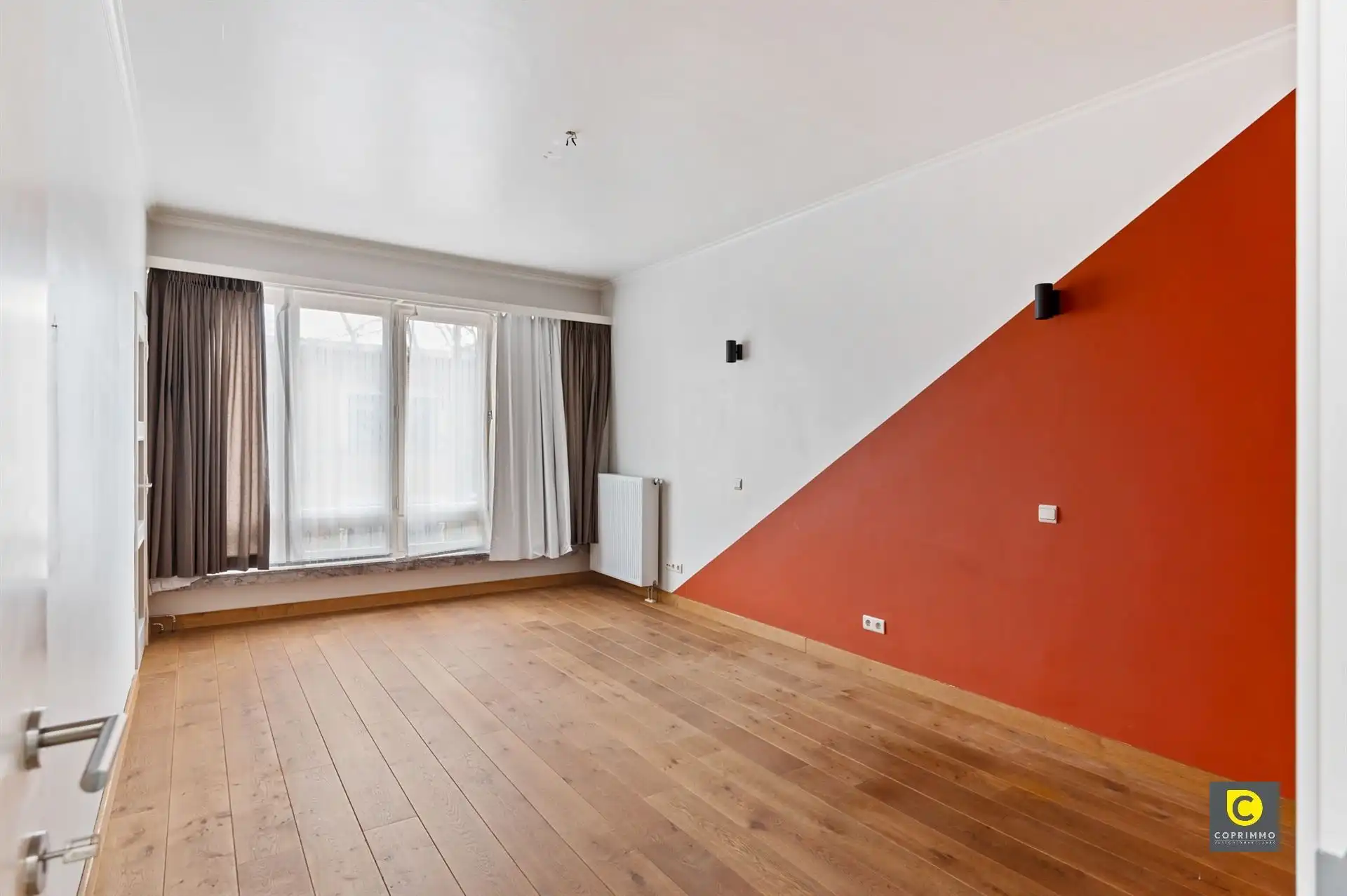 Woning met gezellige tuin en garage op centrale ligging! foto 4