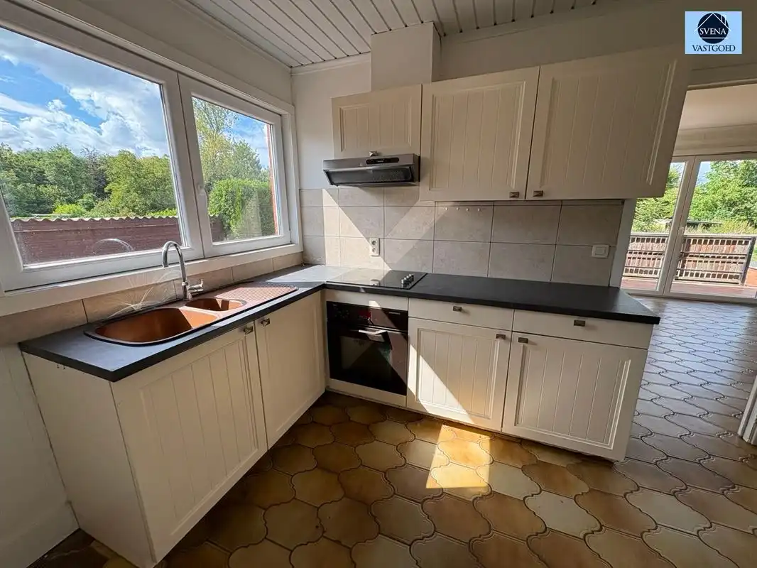 HALFOPENBEBOUWING MET 3 SLAAPKAMERS, TUIN EN GARAGE foto 6