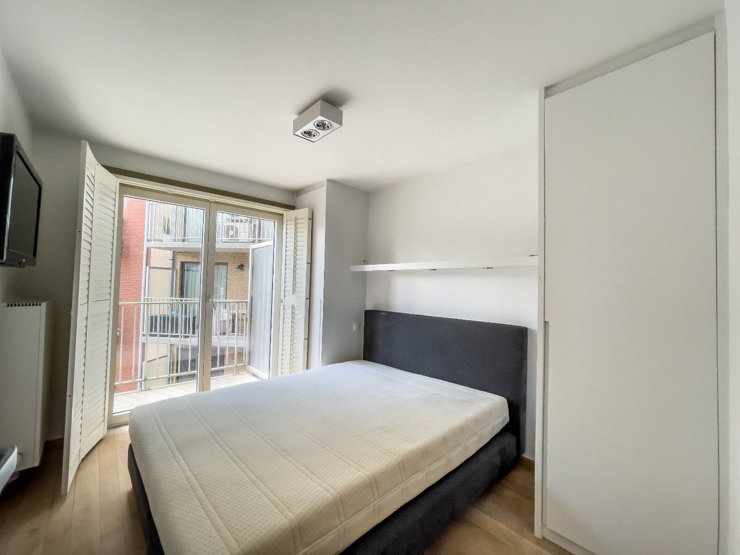 Instapklaar en luxueus mezzanine appartement vlakbij het Van Bunnenplein. foto 15