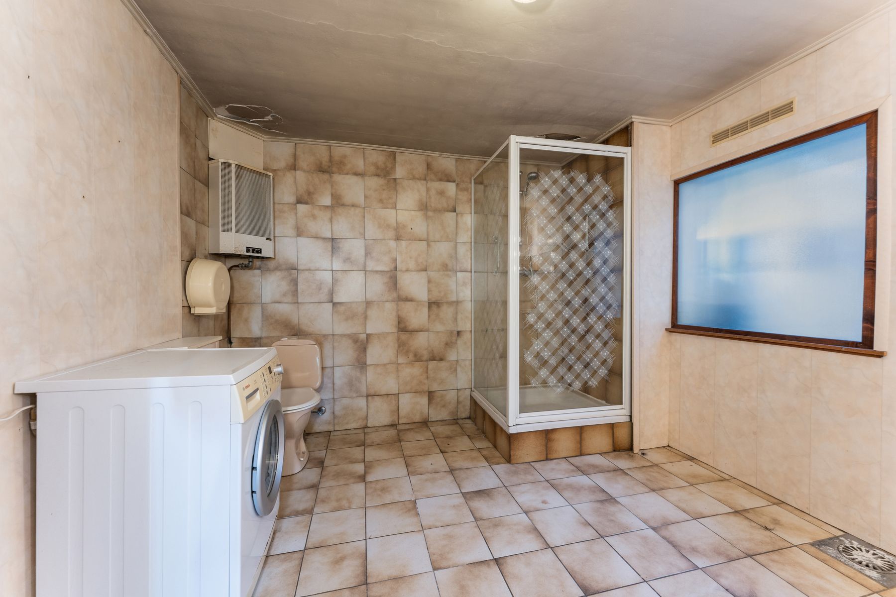 Ruime te renoveren woning met opslagplaats van 65 m² foto 13
