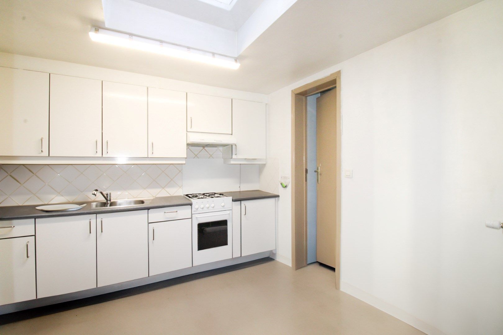 Instapklare woning met tuin en energielabel B op toplocatie in Temse! foto 4