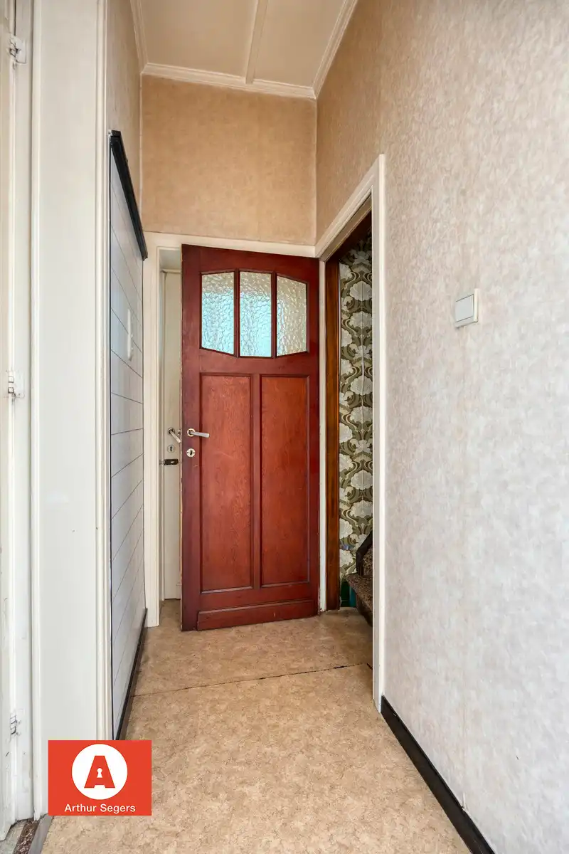 Ruime te renoveren woning met 4 slaapkamers foto 10