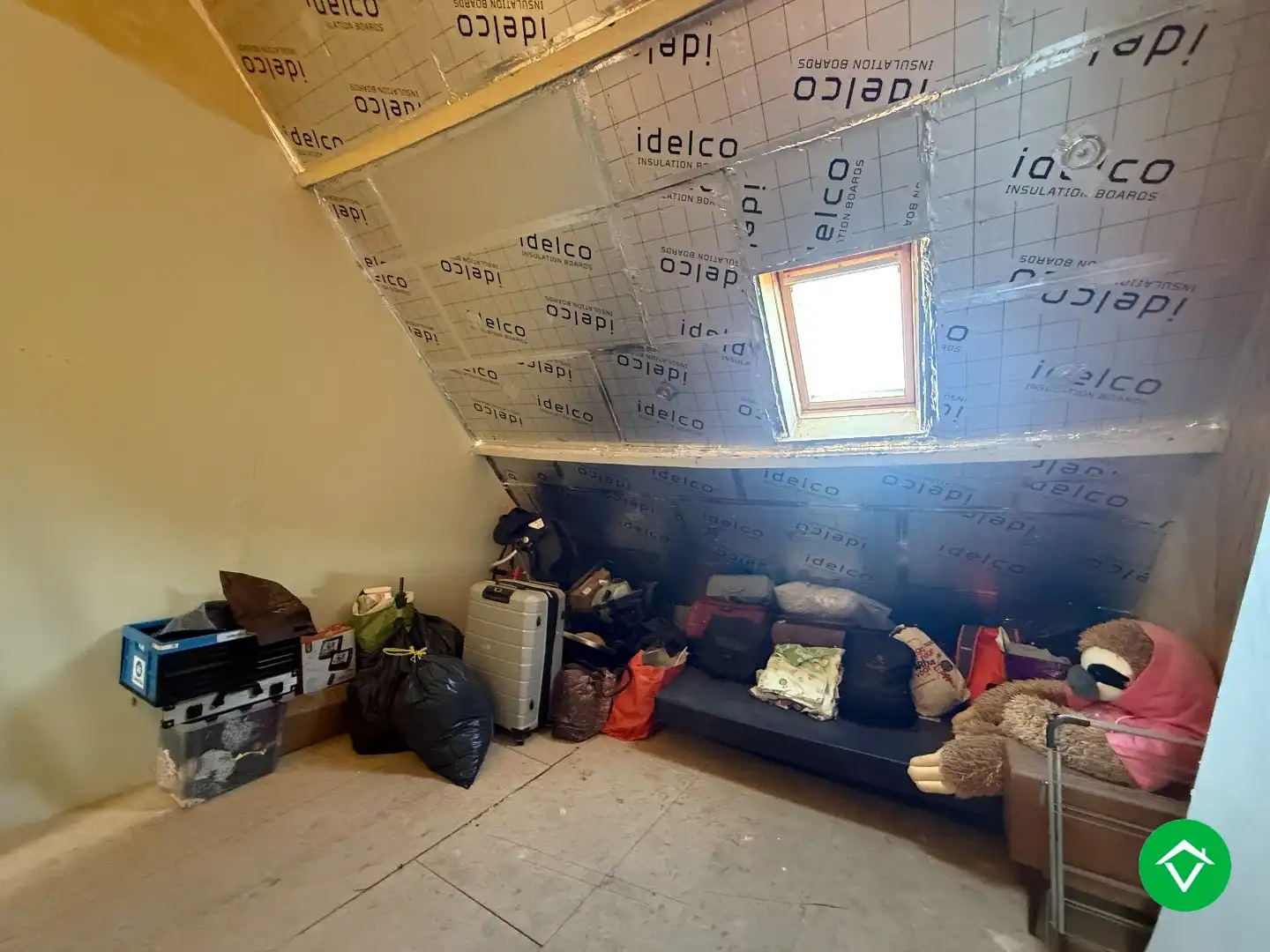 Rijwoning met 2 slaapkamers en koer te Roeselare foto 13