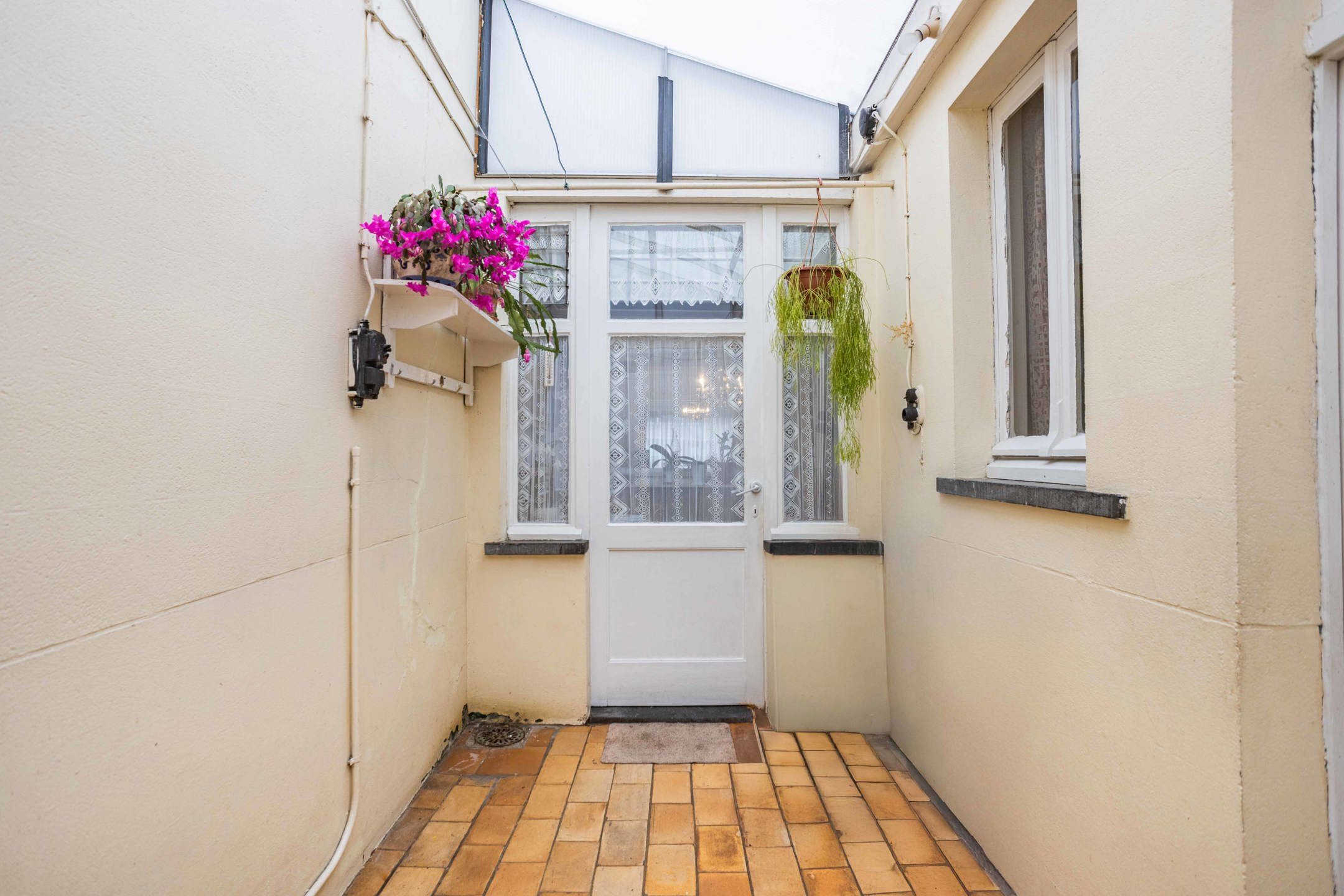 Woning met tuin en achterliggend perceel met oprit & garage! foto 9