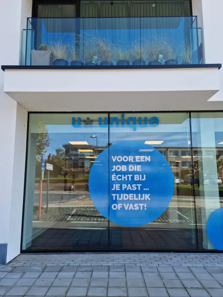 Instapklaar commercieel gelijkvloers (233 m²) met 3 parkeerplaatsen te huur in Aalter foto 4