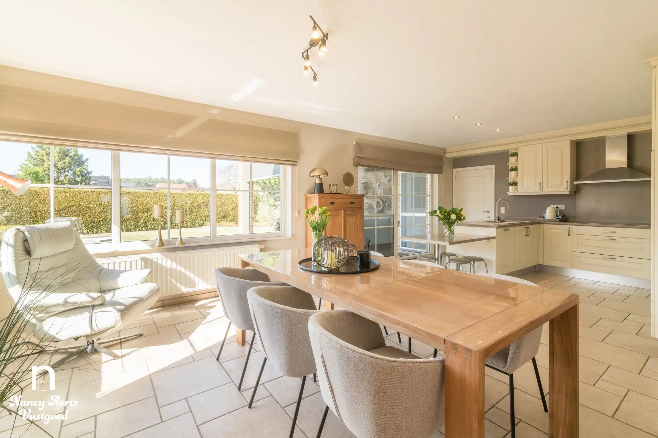 Instapklare woning met goed draaiende kapperszaak aan huis foto 17