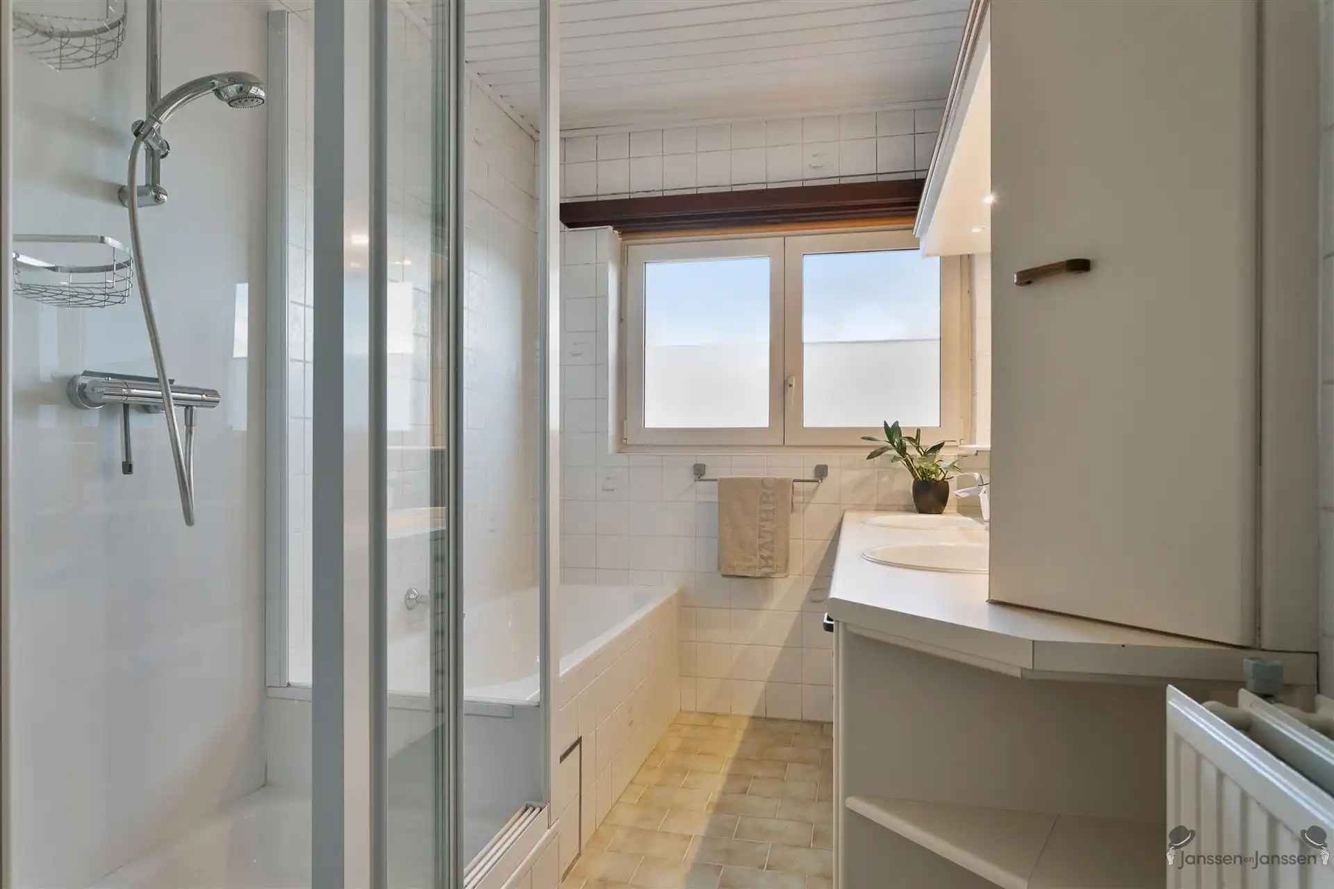 Prachtige bel-etage in een rustige buurt te Hoevenen foto 10